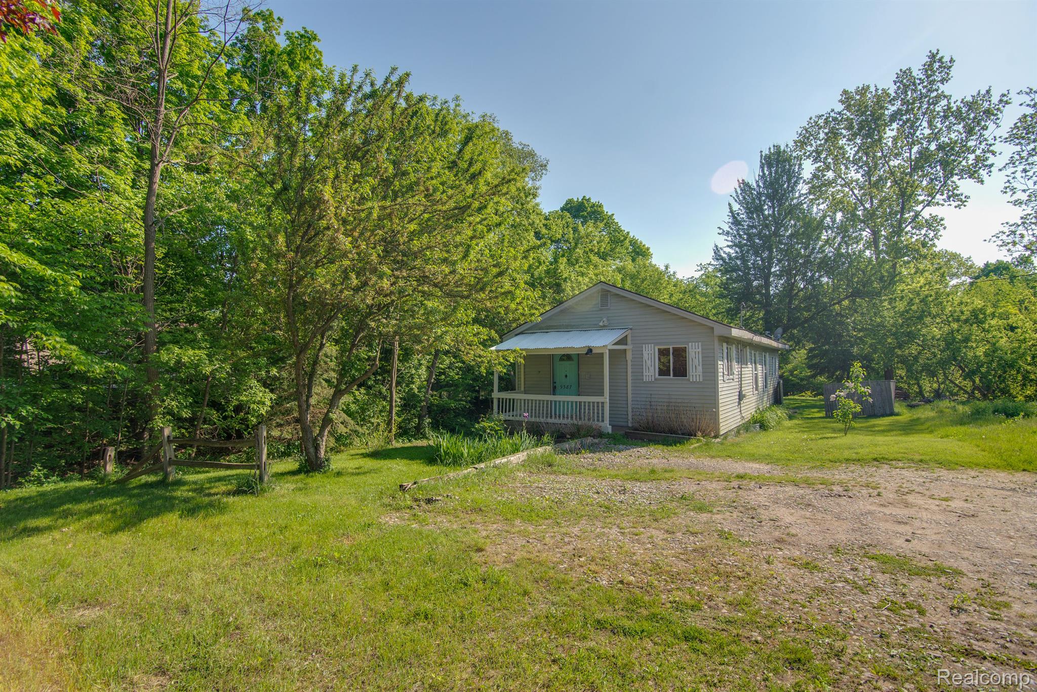 9587 PORTAGE TRL