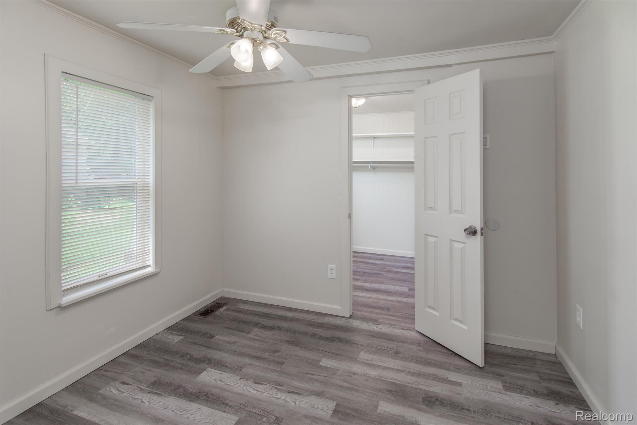 9587 PORTAGE TRL