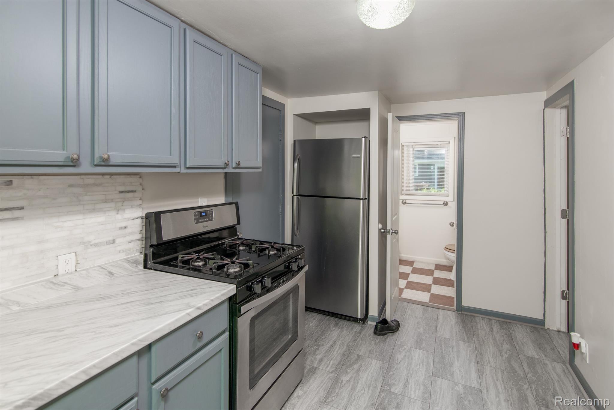 9587 PORTAGE TRL