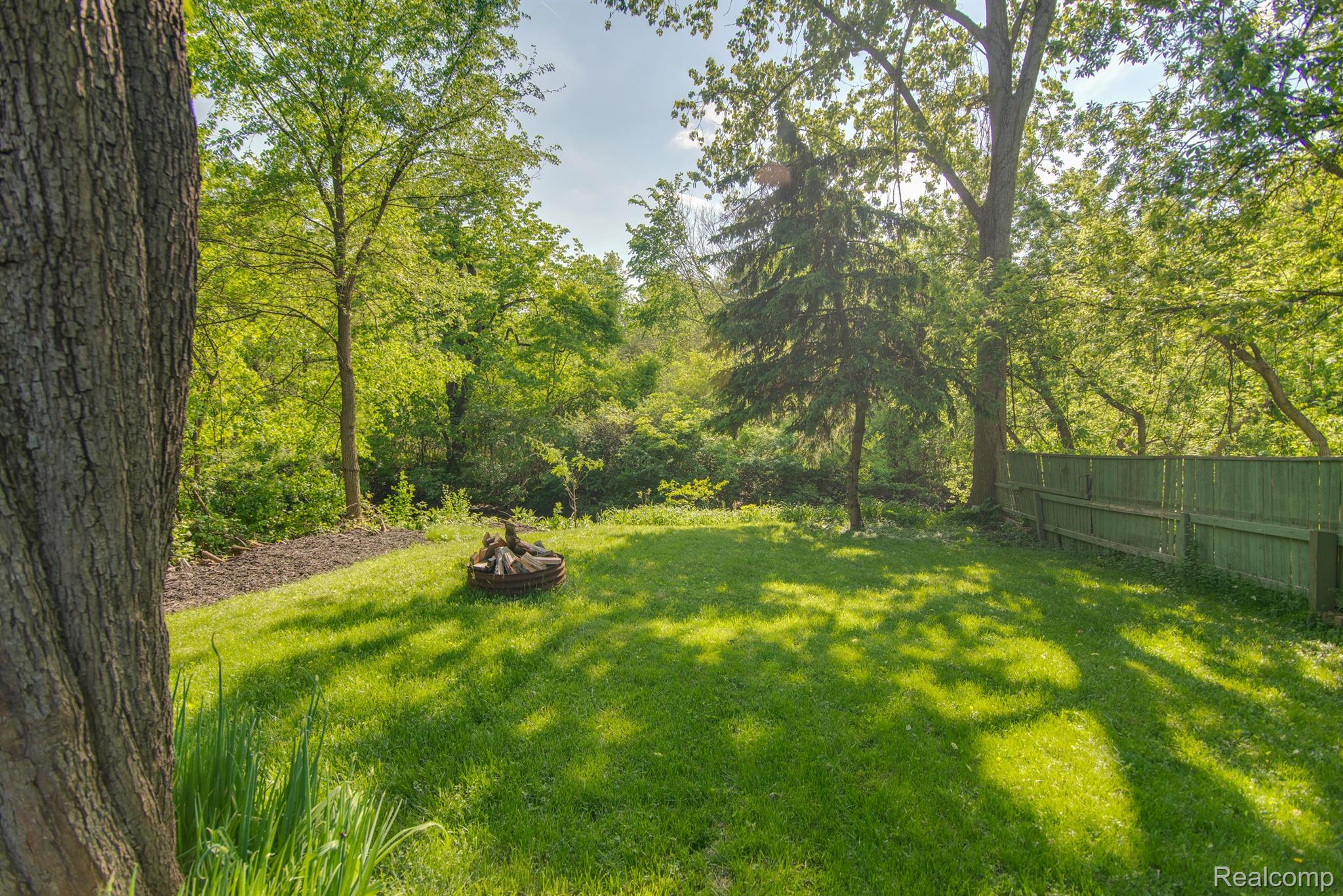 9587 PORTAGE TRL