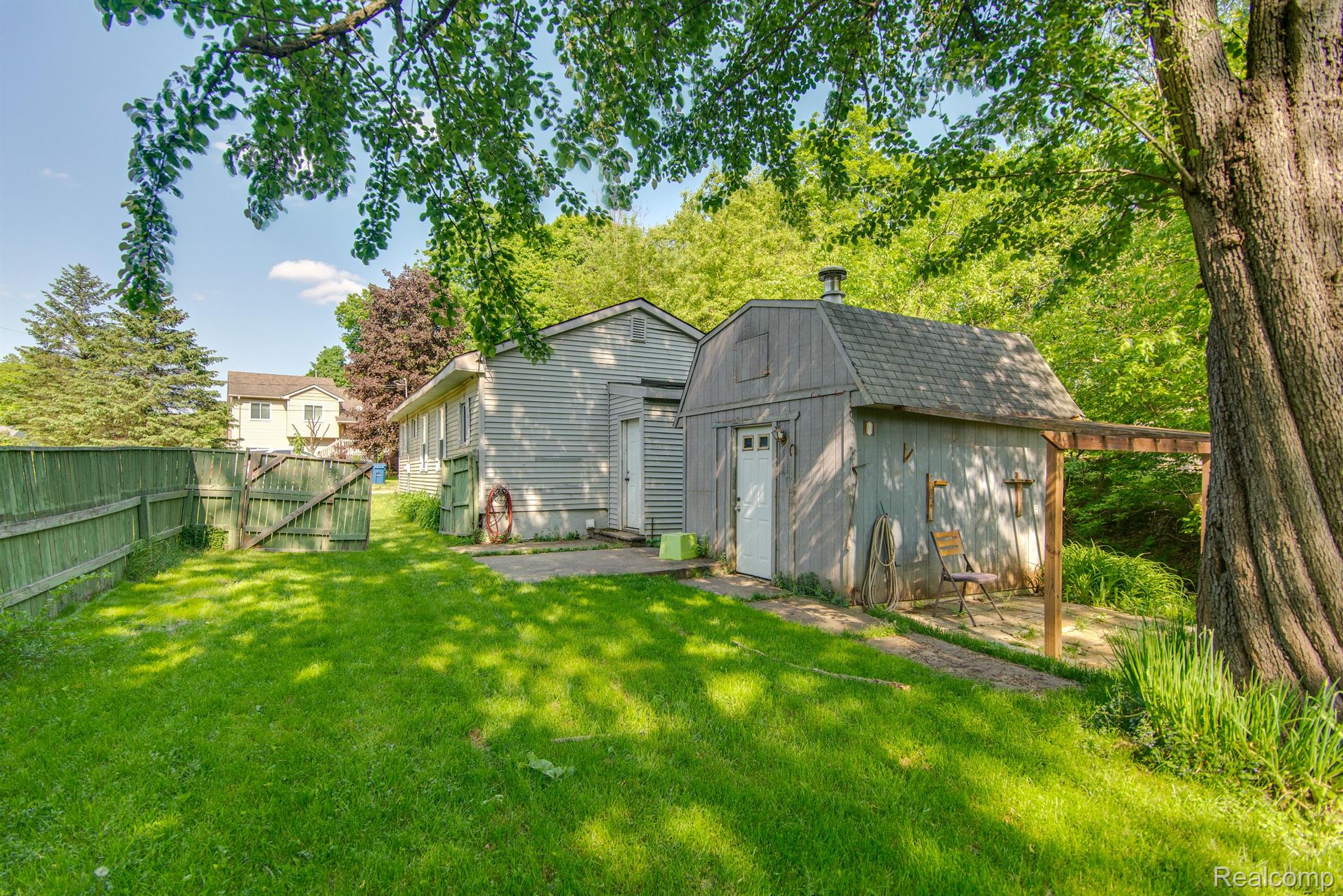 9587 PORTAGE TRL