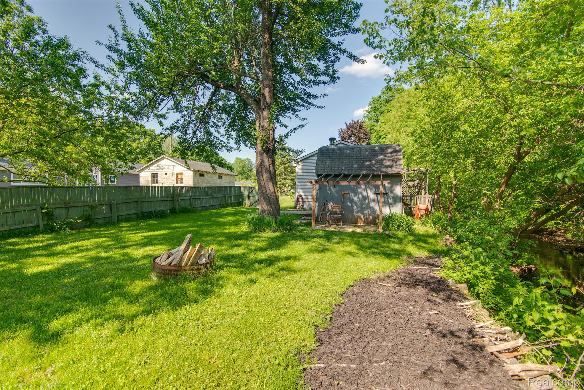 9587 PORTAGE TRL