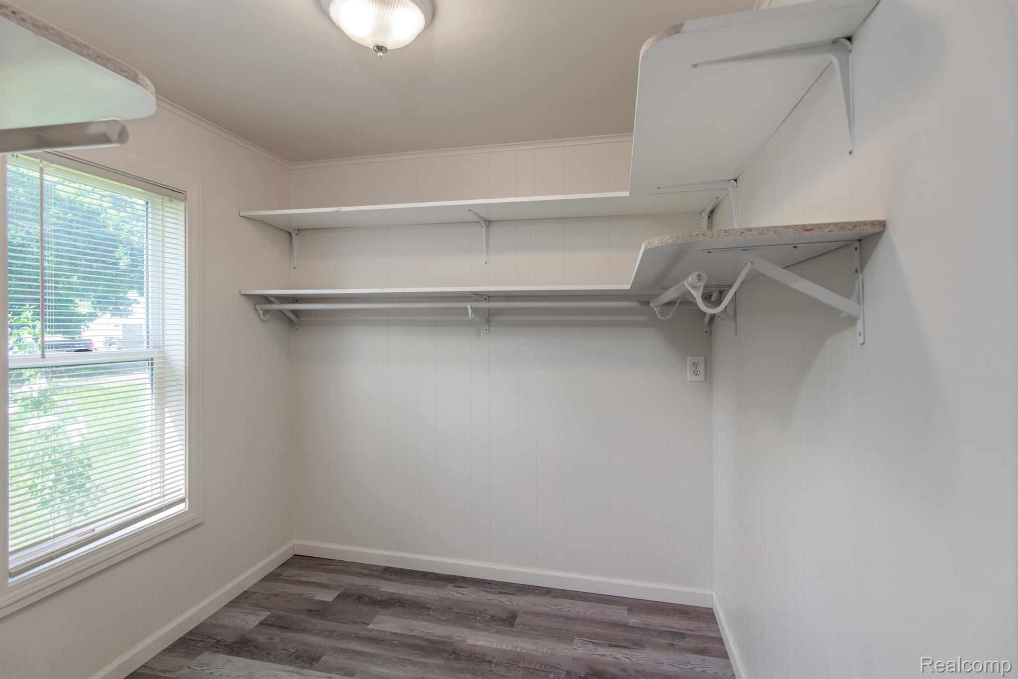 9587 PORTAGE TRL