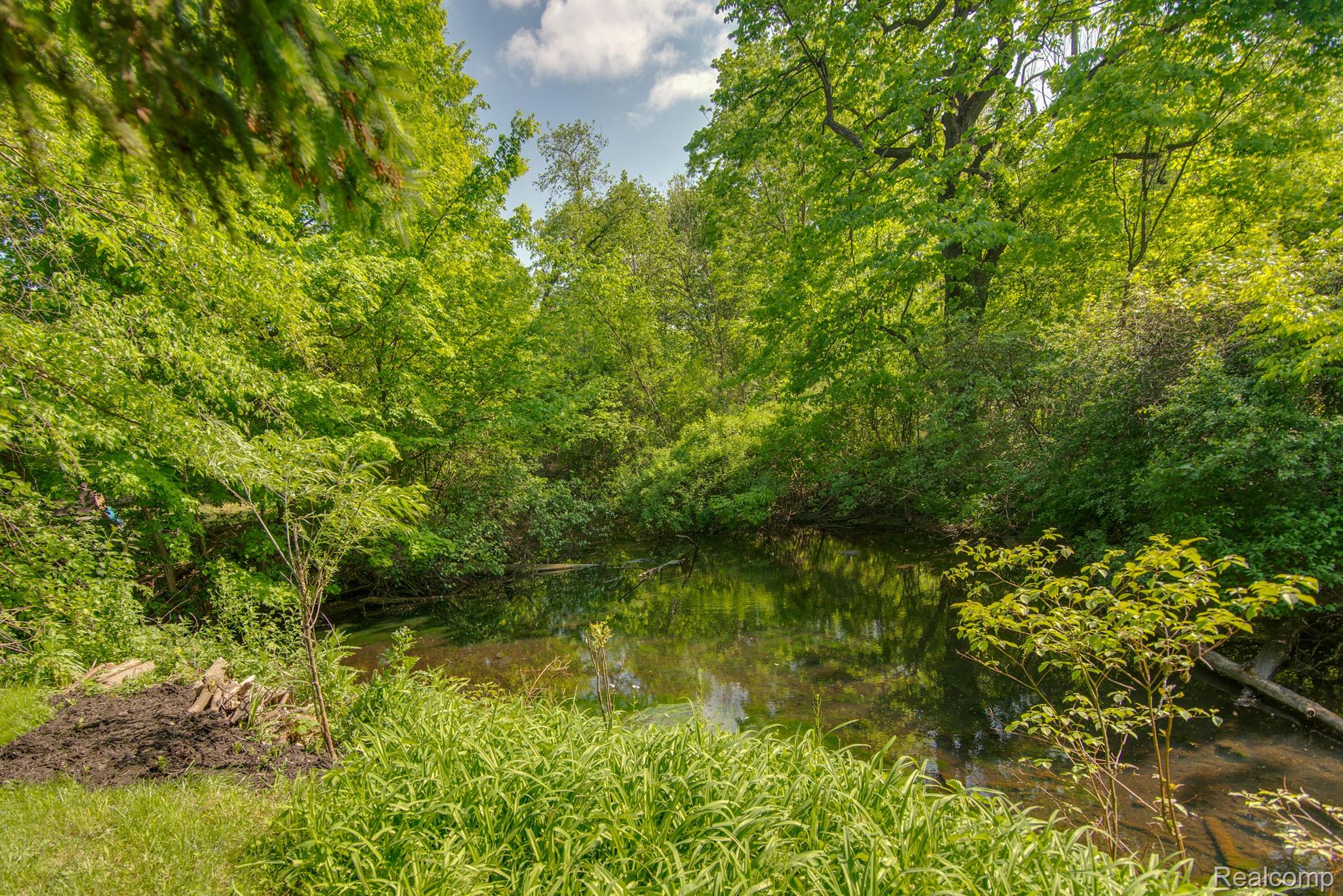 9587 PORTAGE TRL