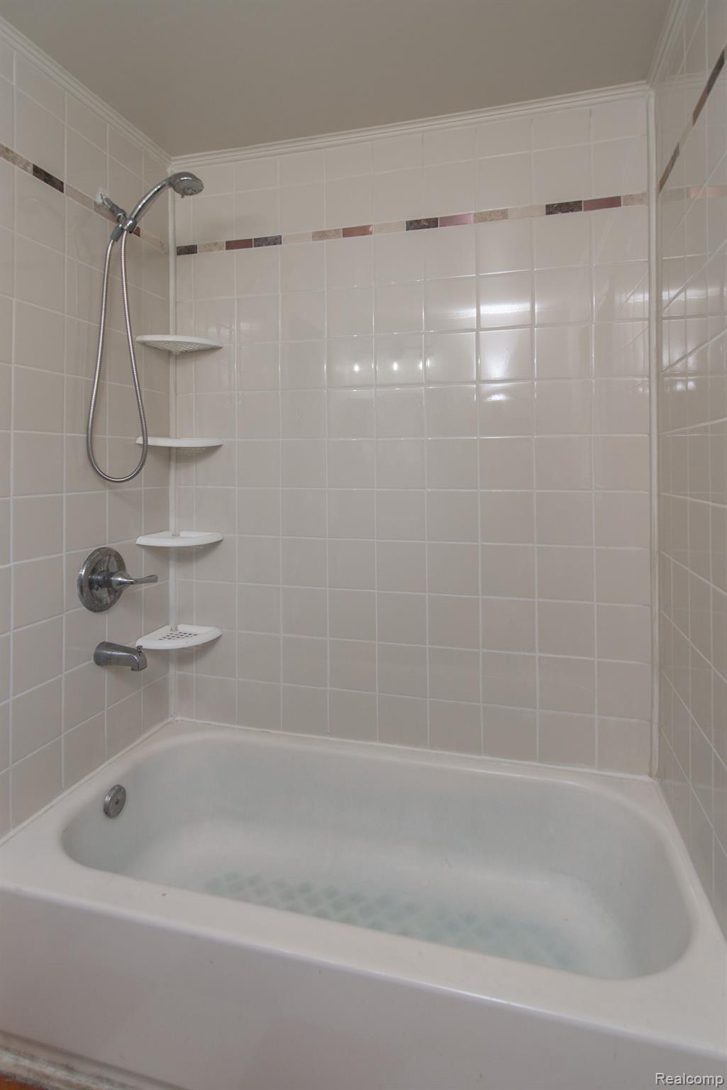 9587 PORTAGE TRL