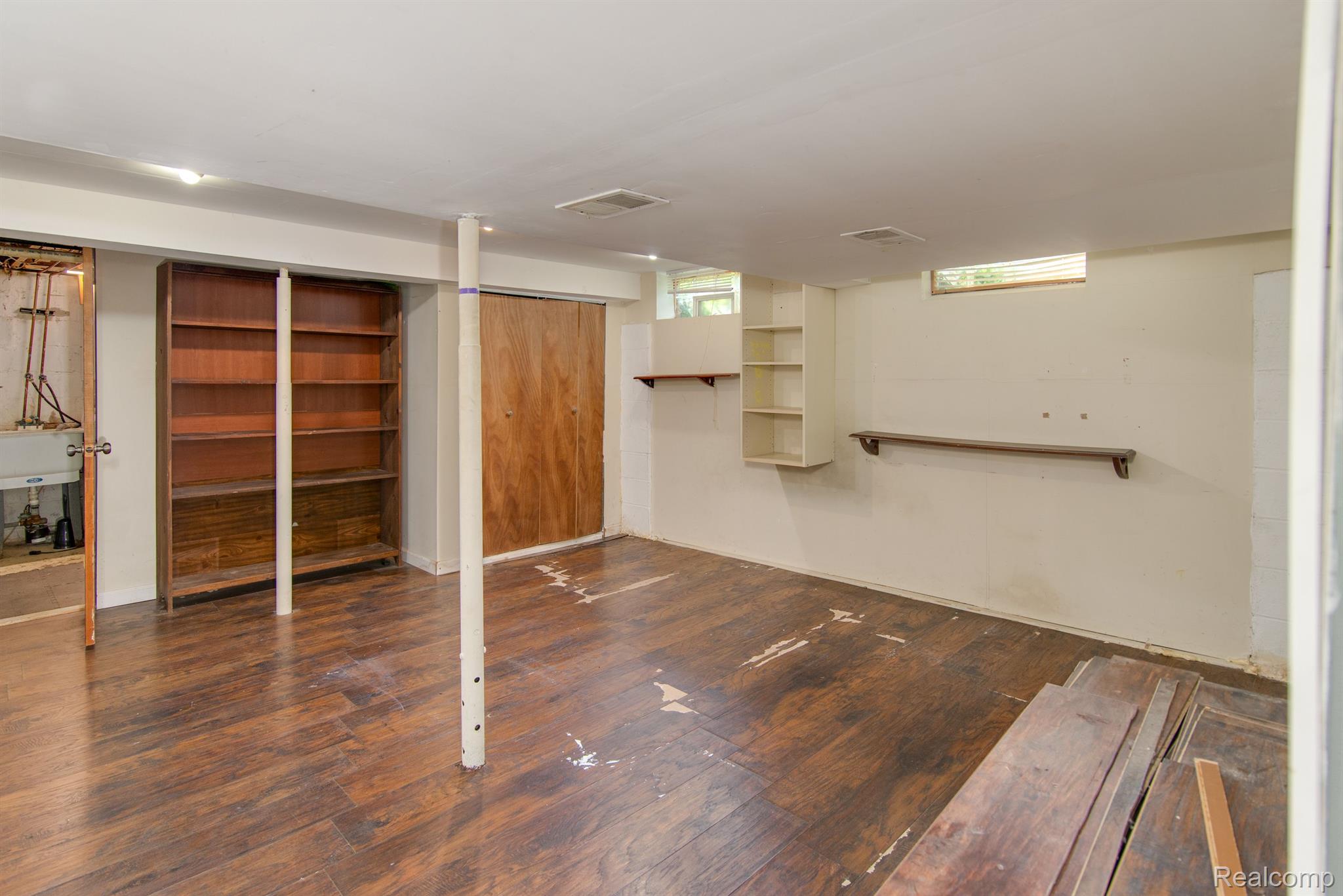 9587 PORTAGE TRL