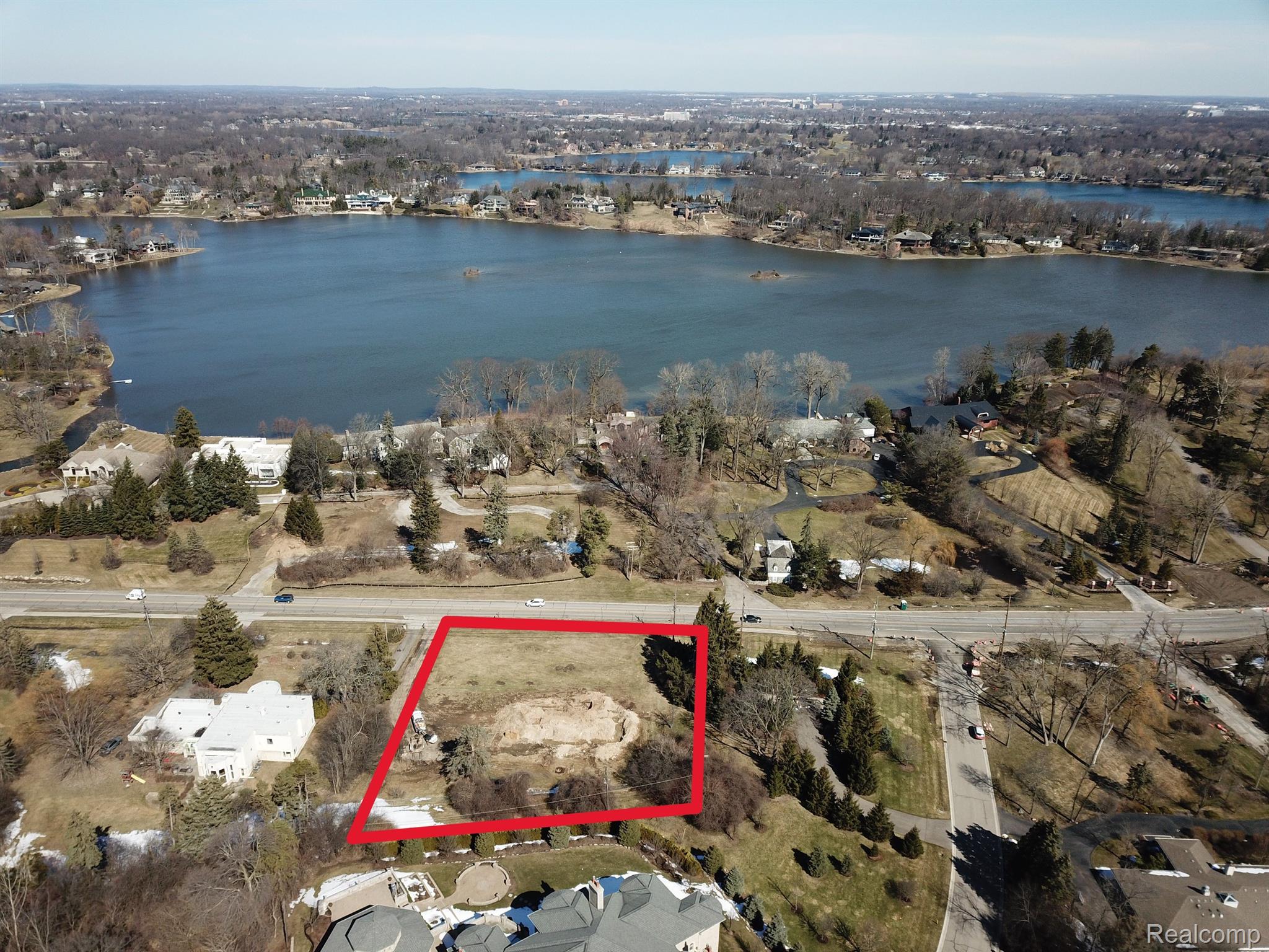 1523 W LONG LAKE Rd