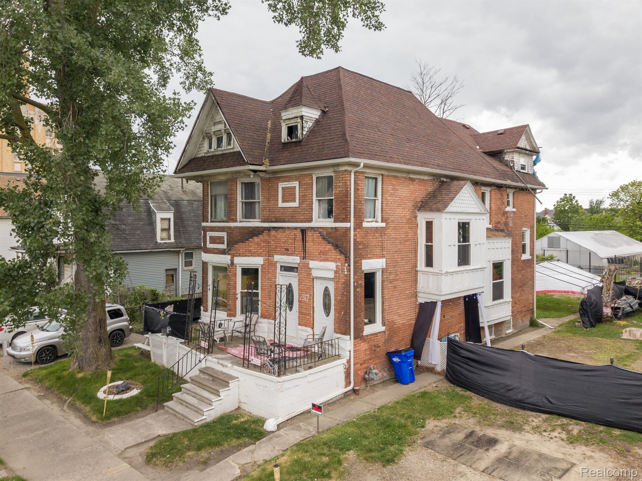 247 E BETHUNE ST