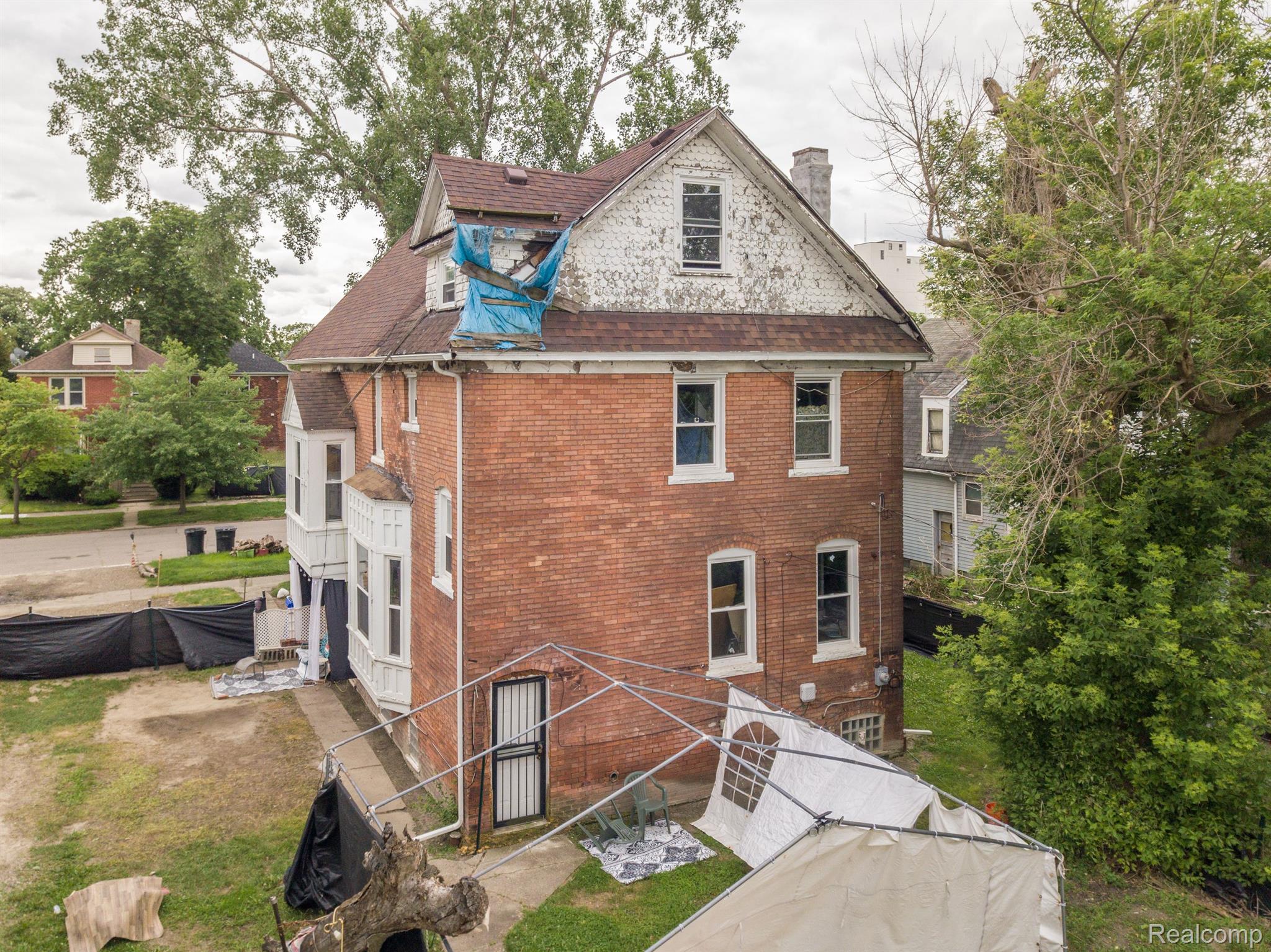 247 E BETHUNE ST