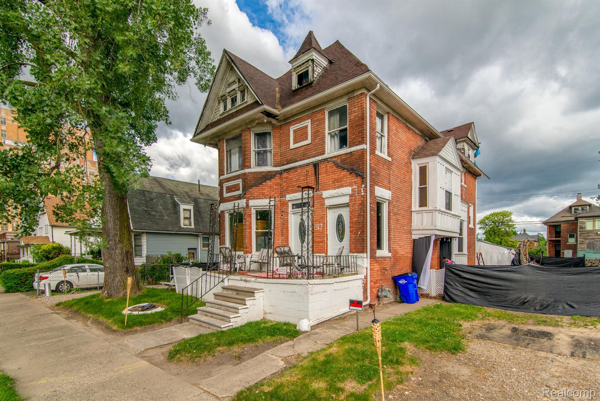 247 E BETHUNE ST