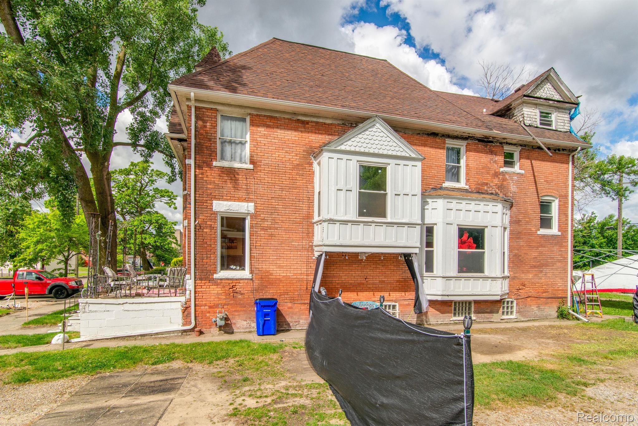 247 E BETHUNE ST
