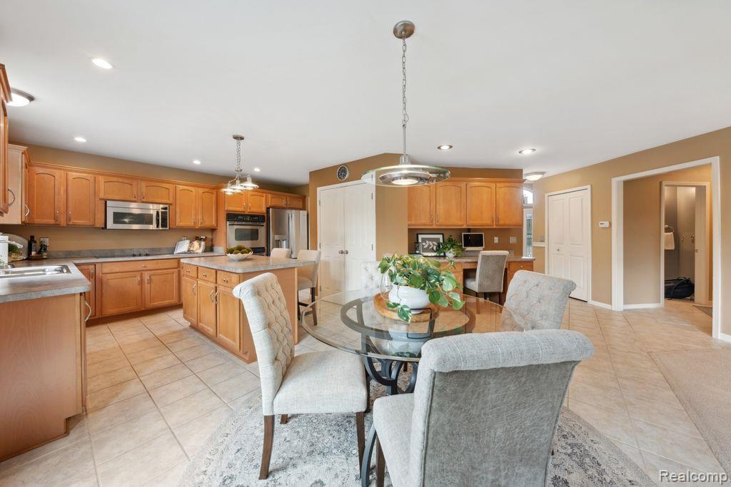 24384 THATCHER DR