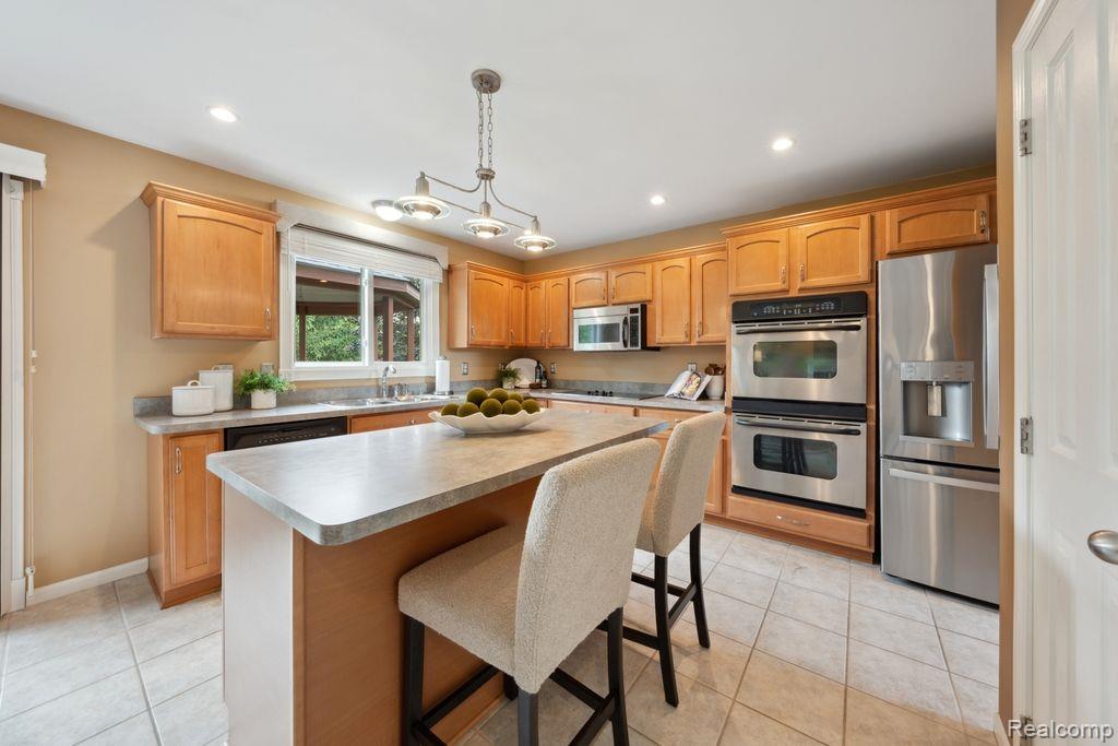24384 THATCHER DR