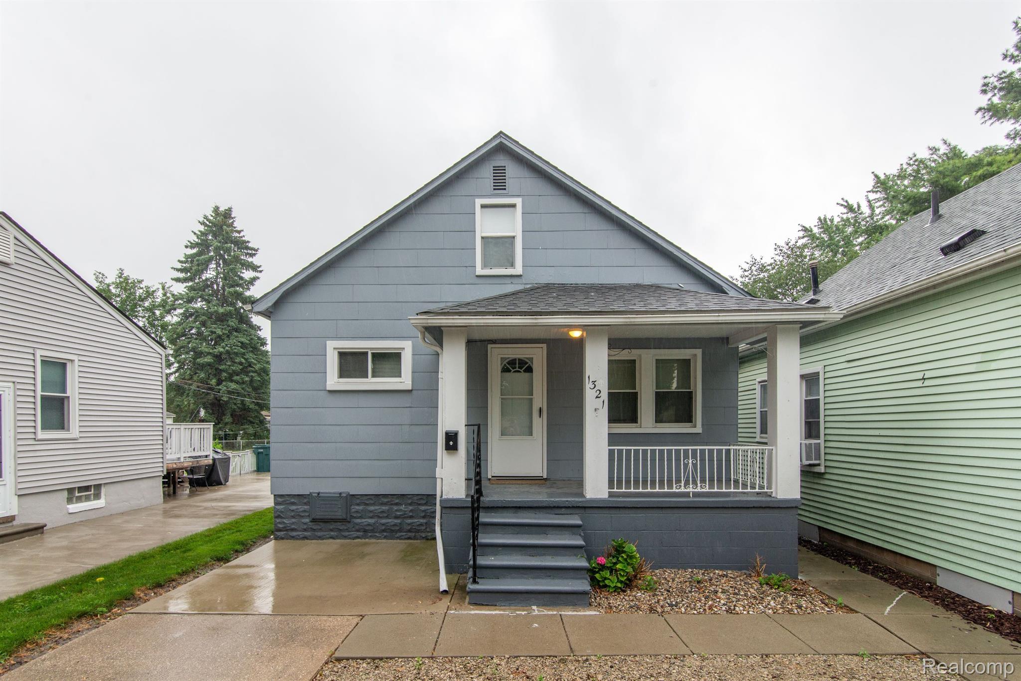 1321 APPLEWOOD AVE