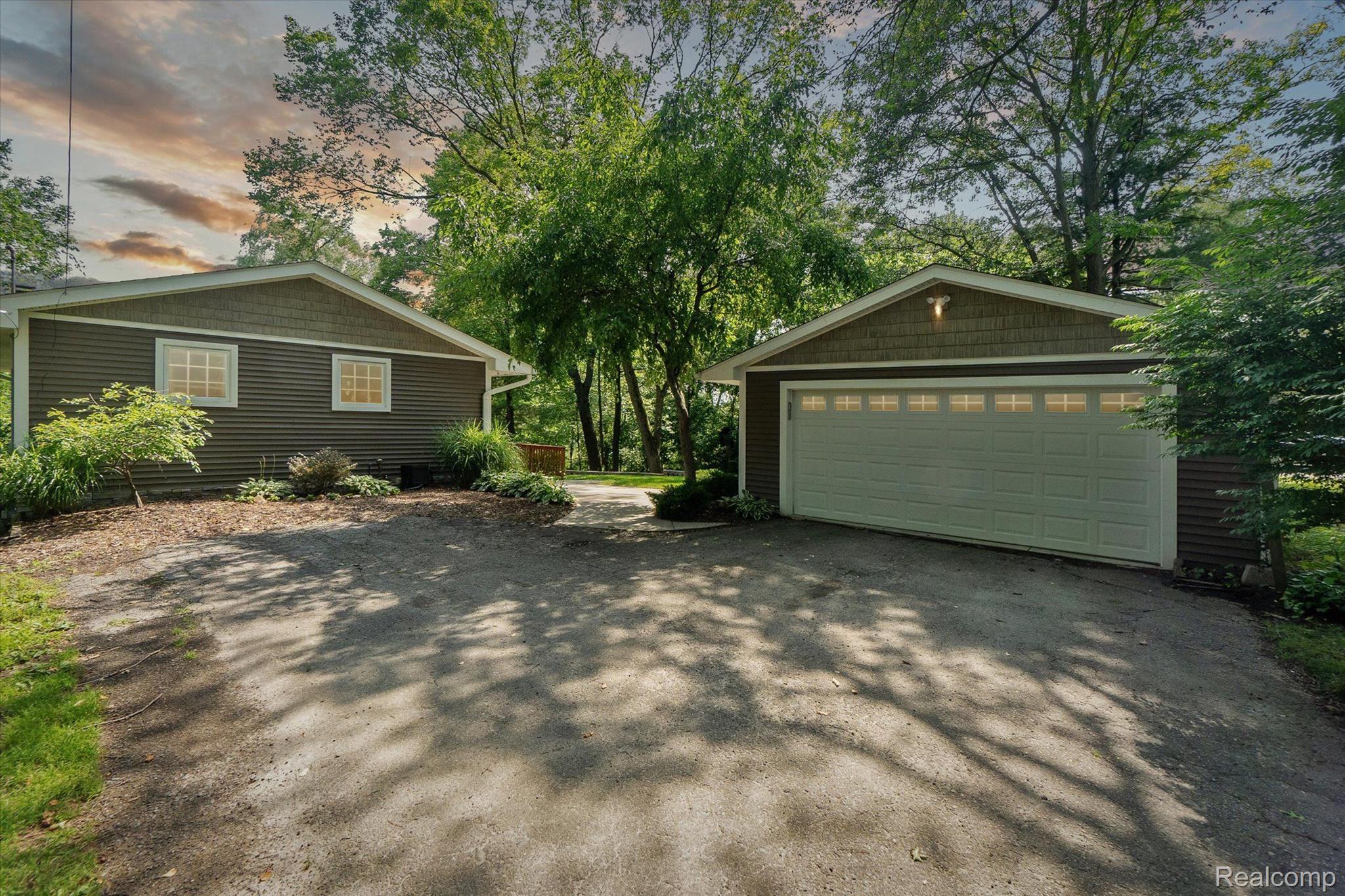 11824 MAXFIELD BLVD