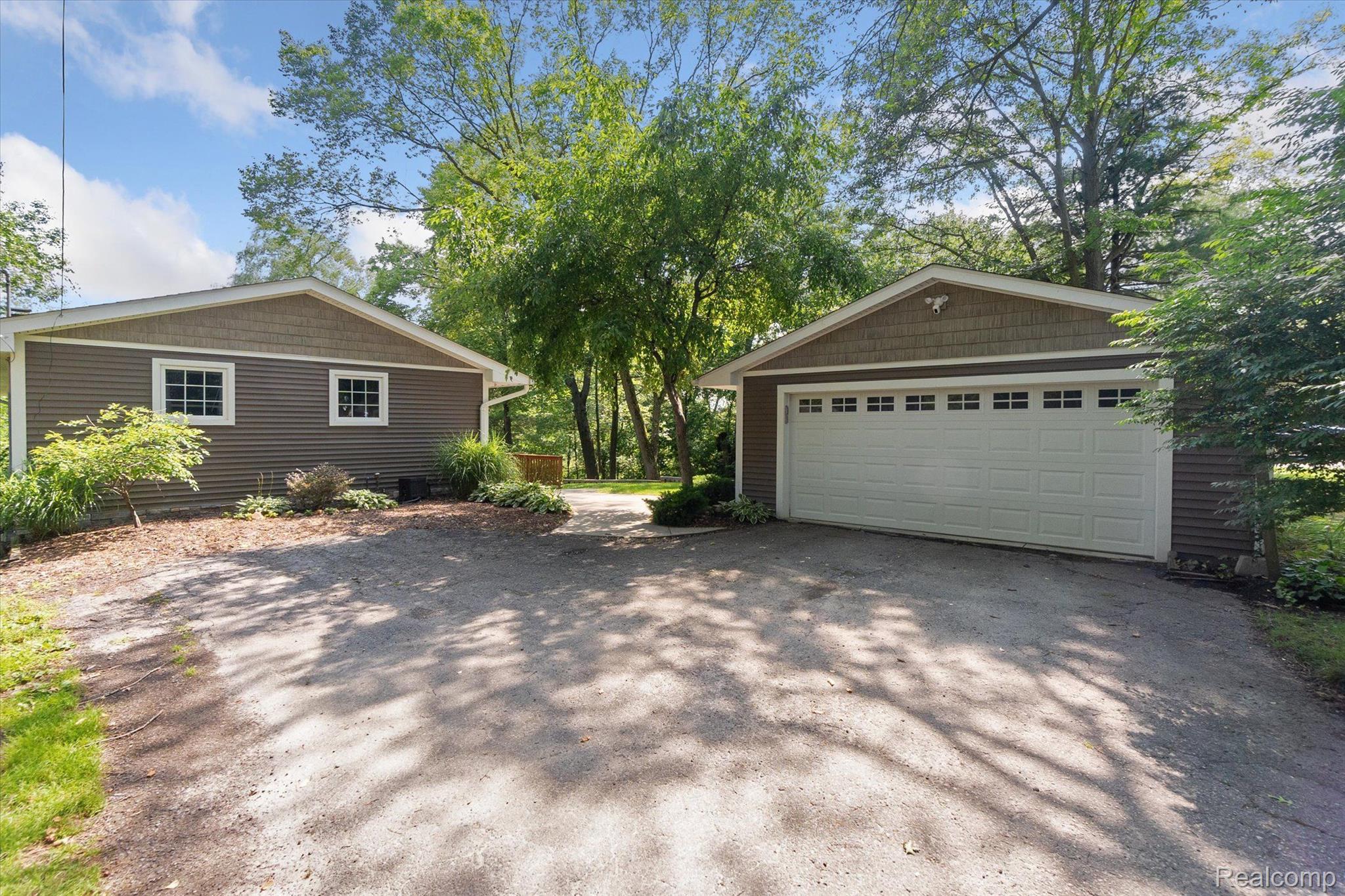 11824 MAXFIELD BLVD
