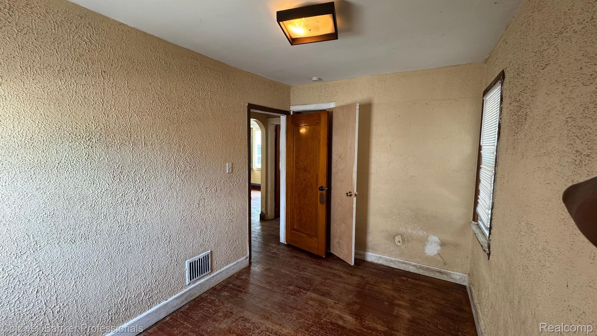 17711 HENRY ST