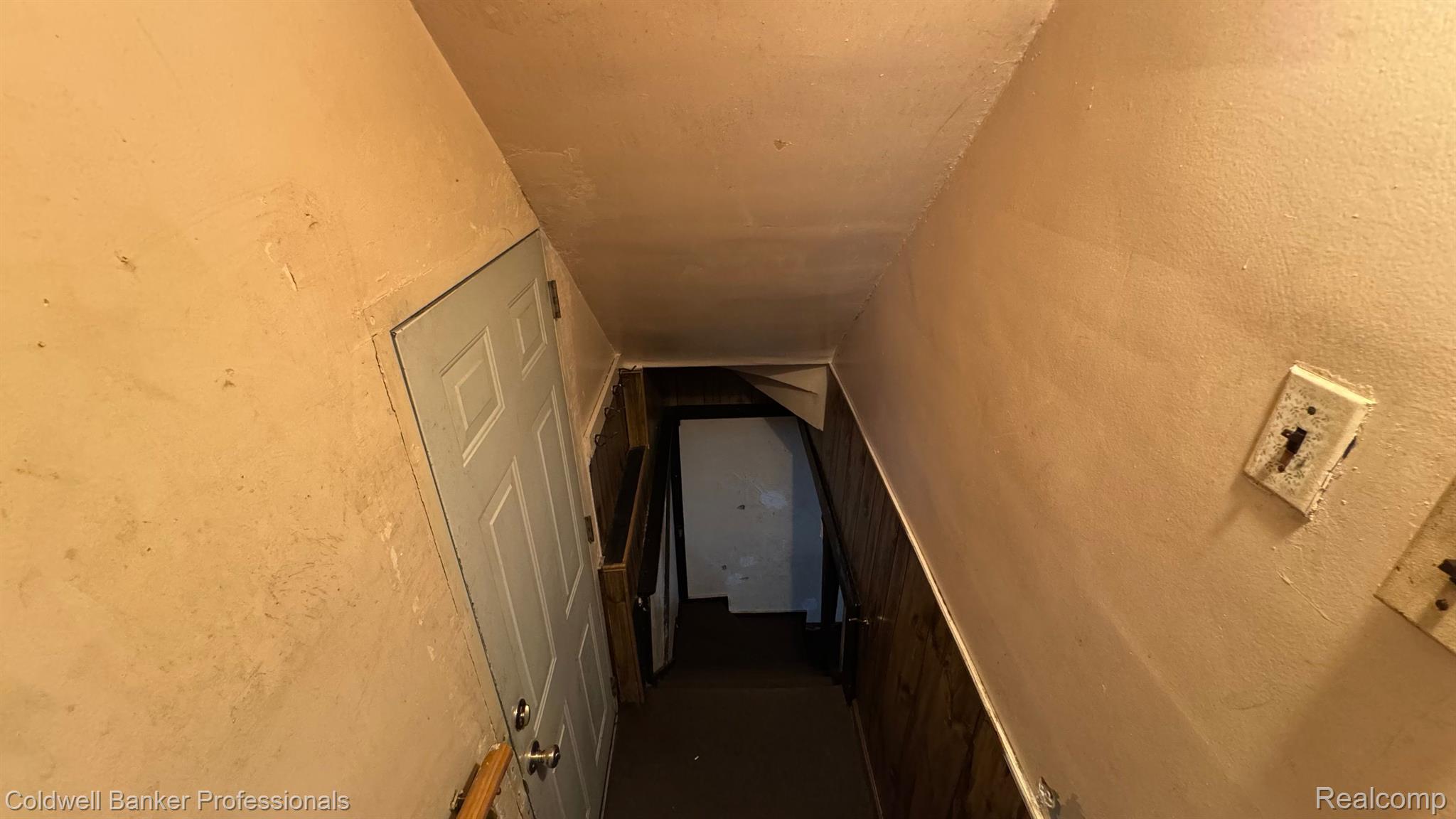 17711 HENRY ST