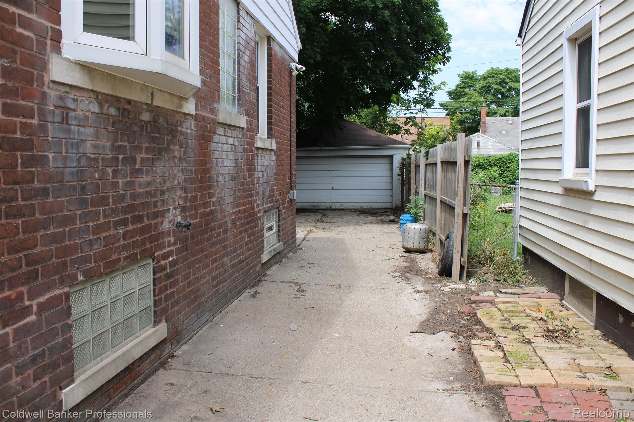 17711 HENRY ST