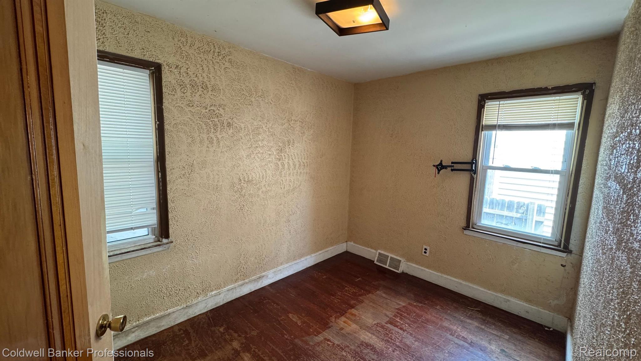 17711 HENRY ST