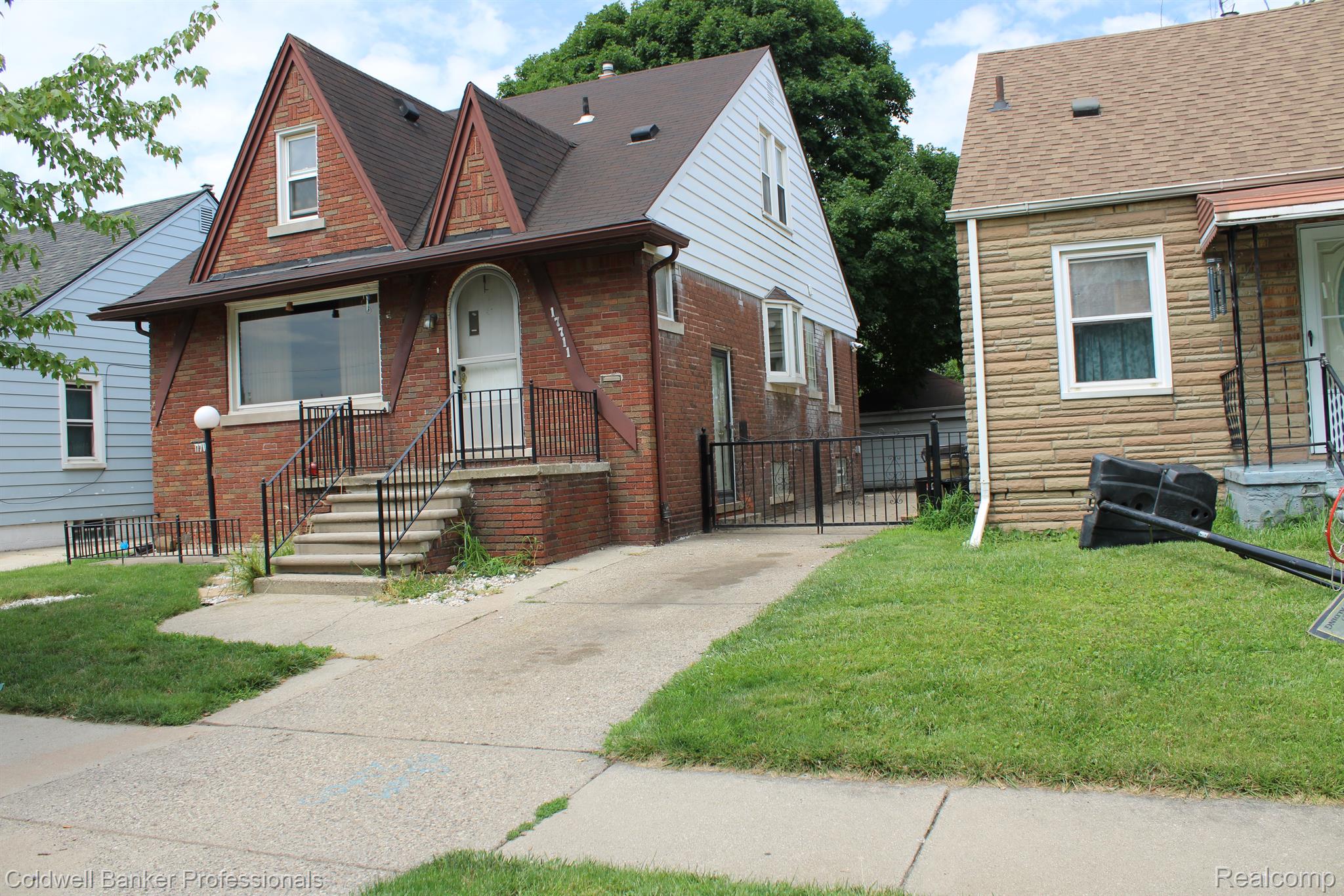 17711 HENRY ST