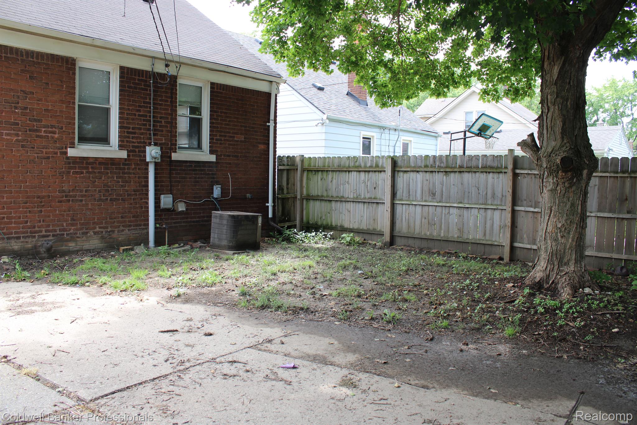 17711 HENRY ST