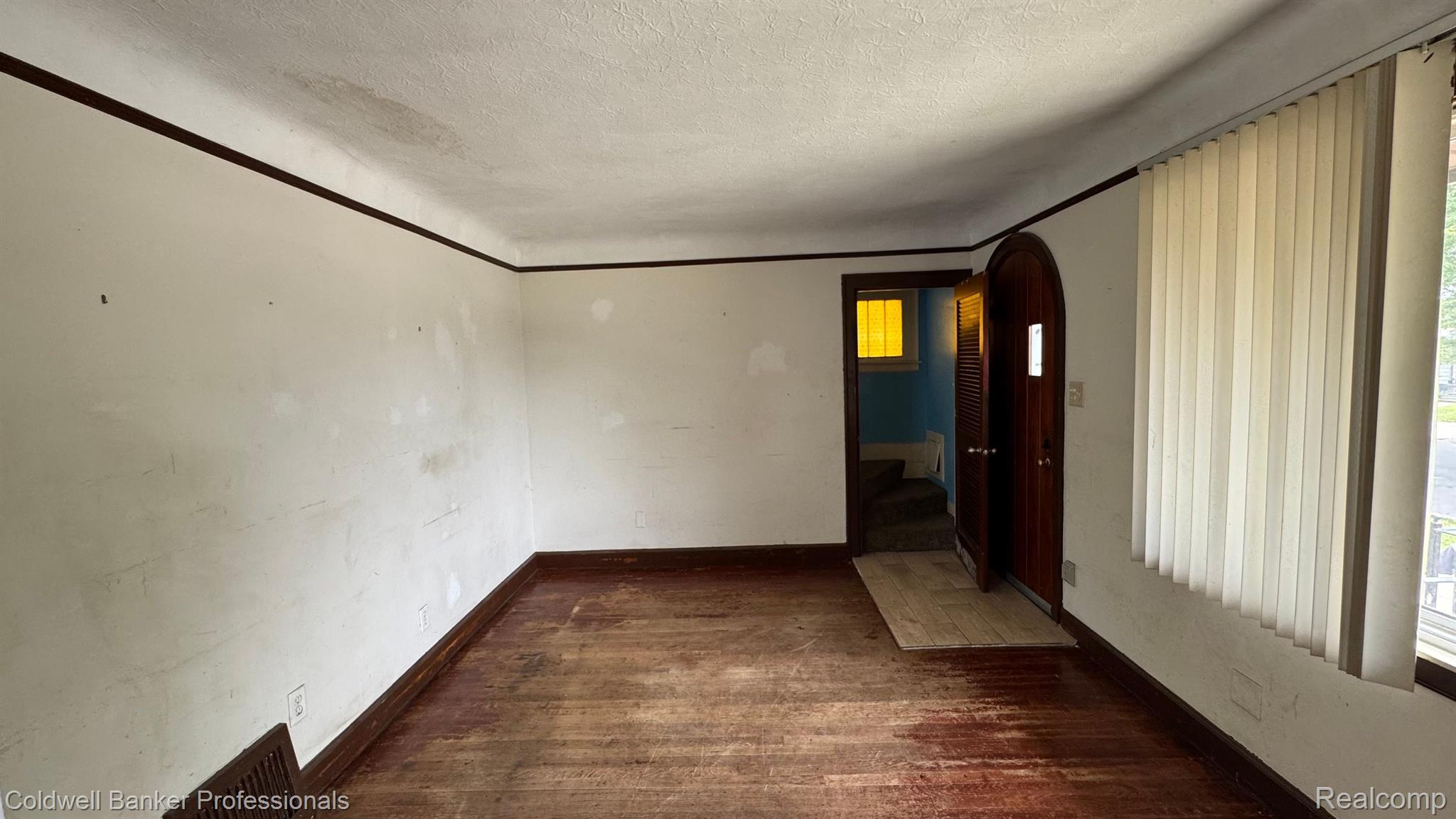 17711 HENRY ST