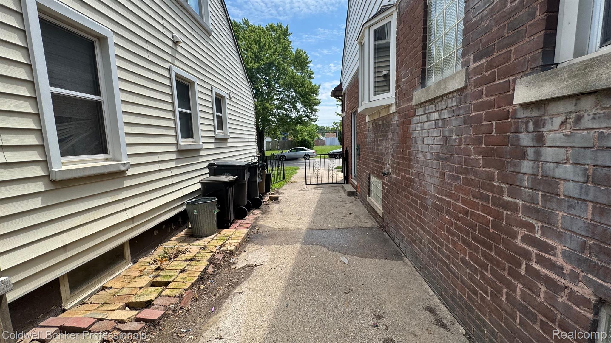 17711 HENRY ST