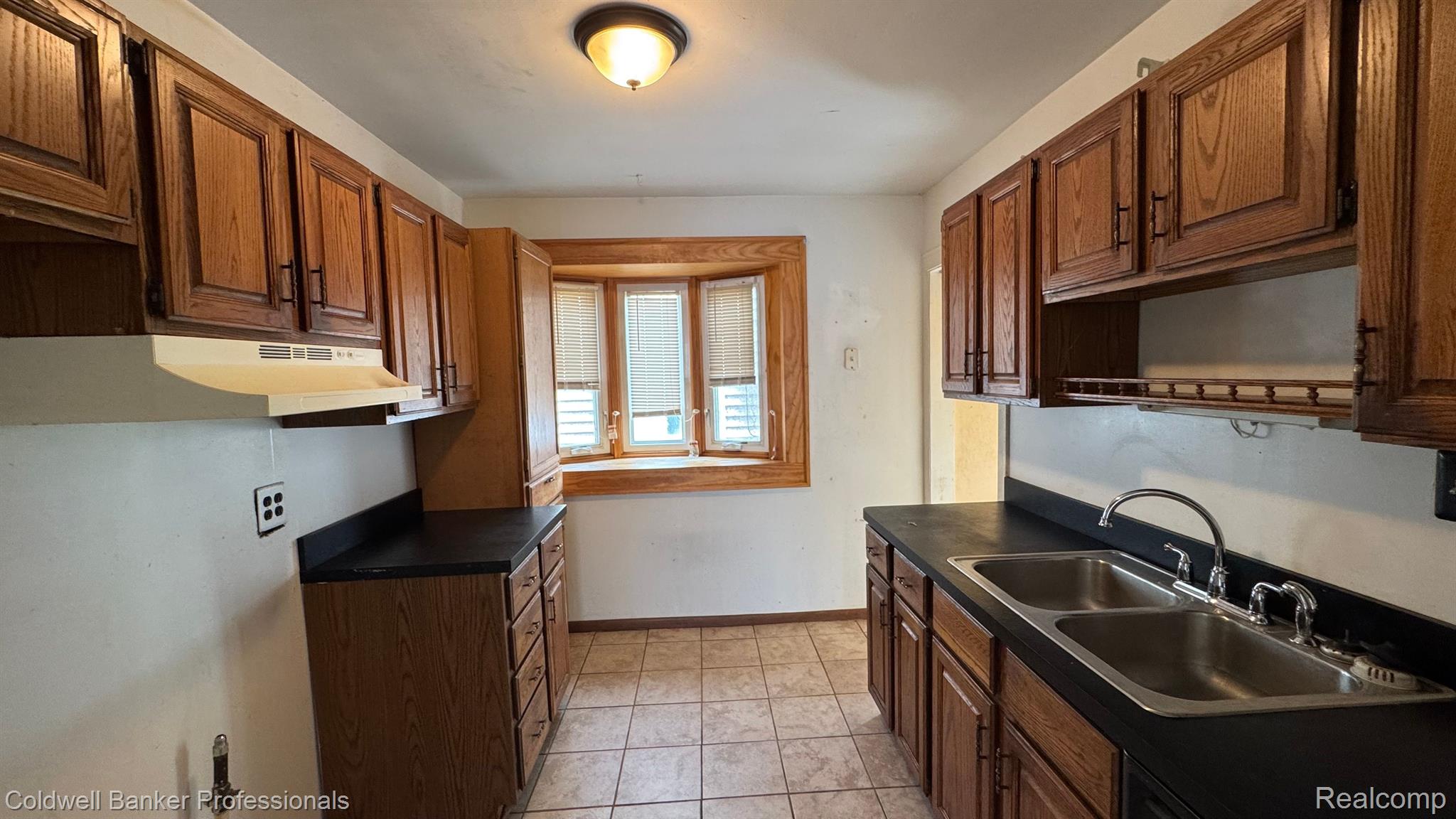 17711 HENRY ST