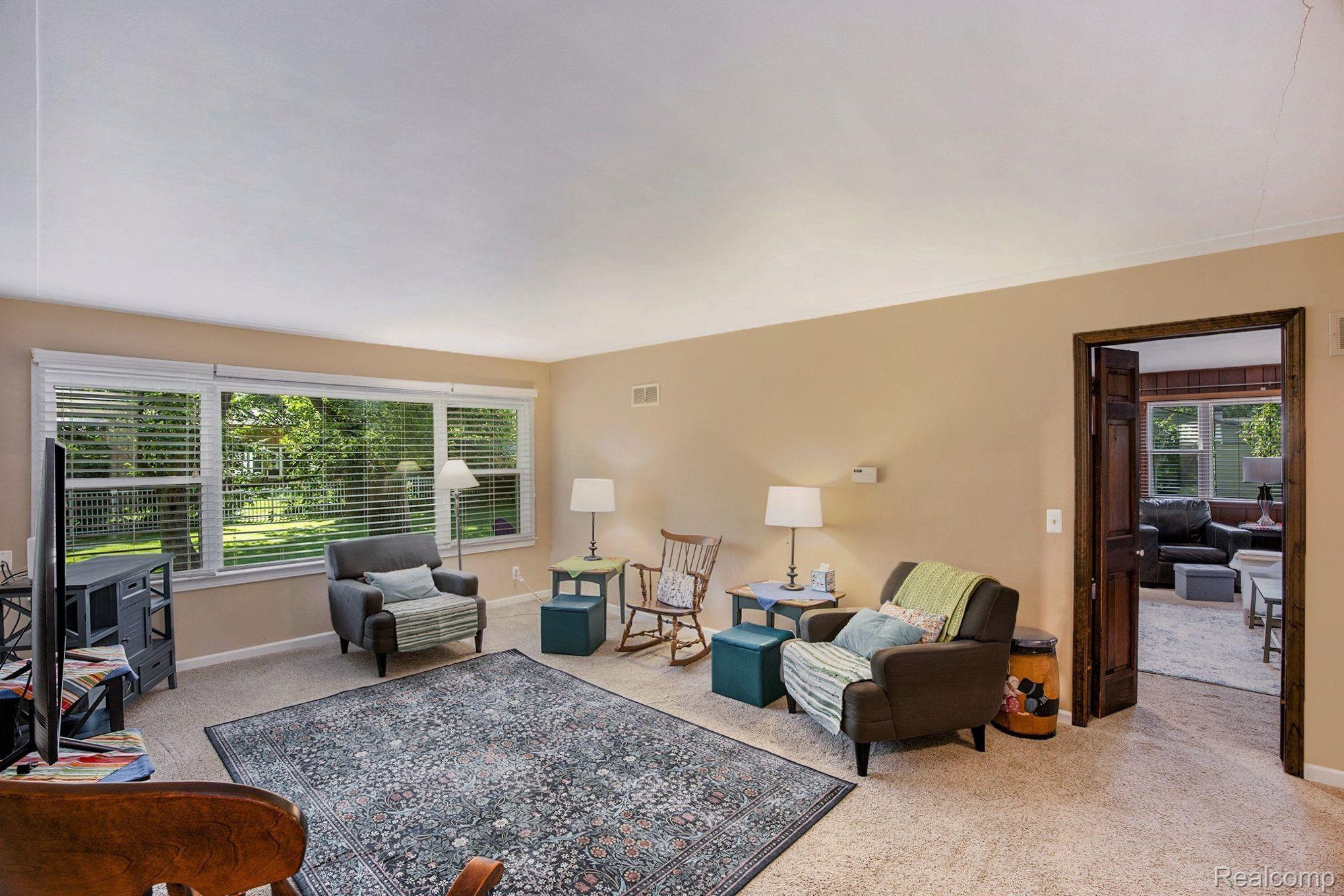 305 Oaklane DR