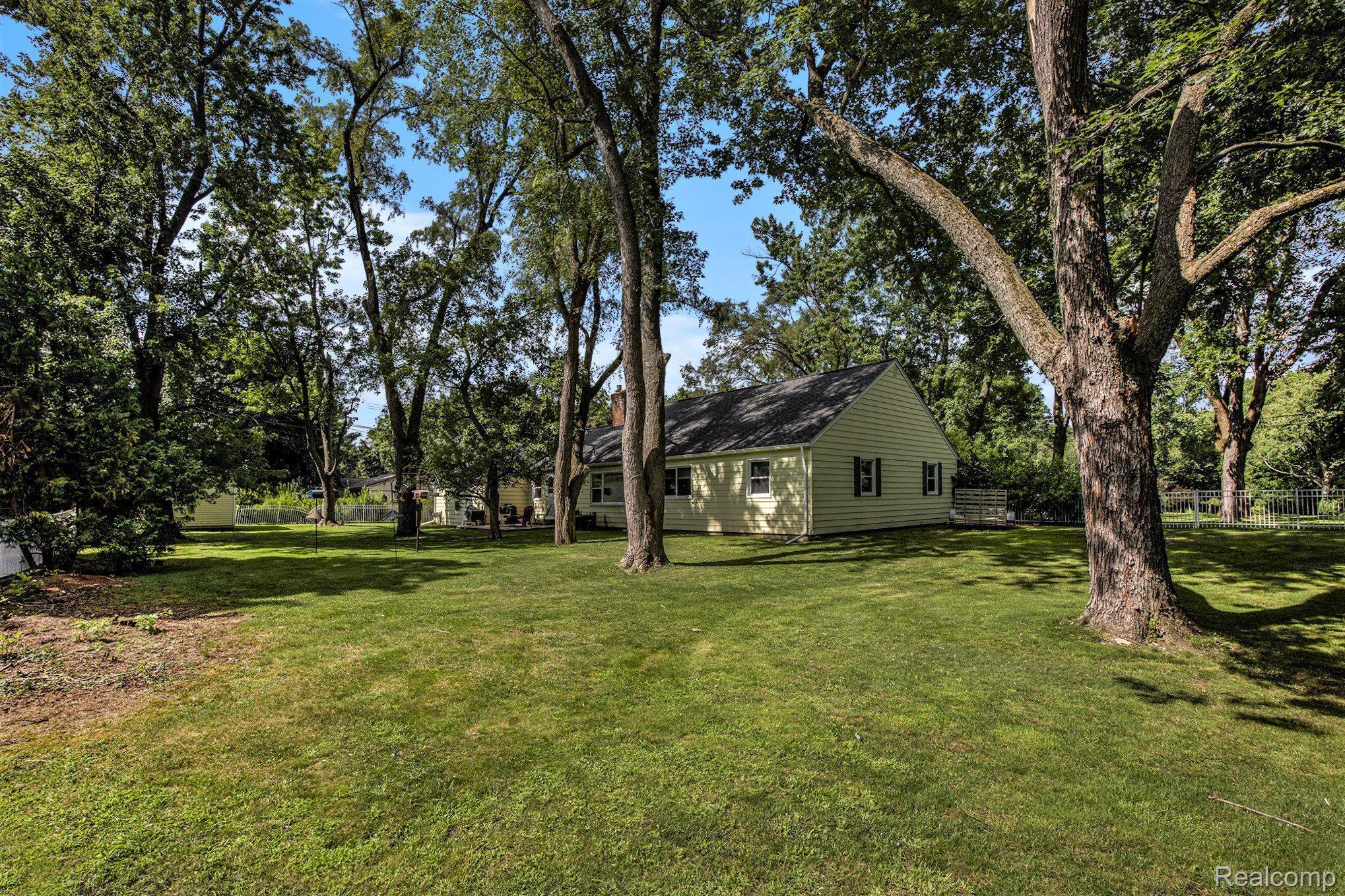 305 Oaklane DR