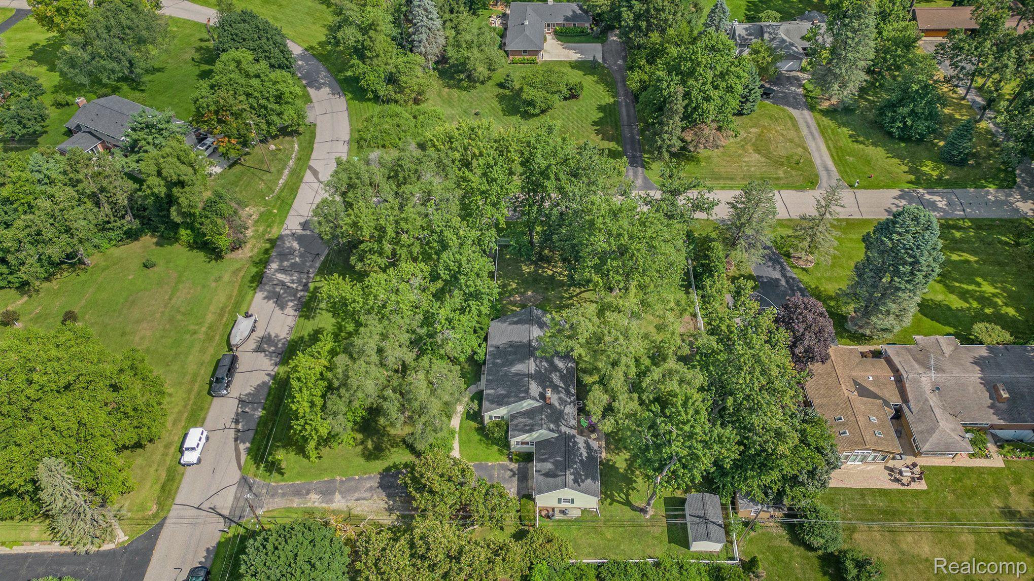 305 Oaklane DR