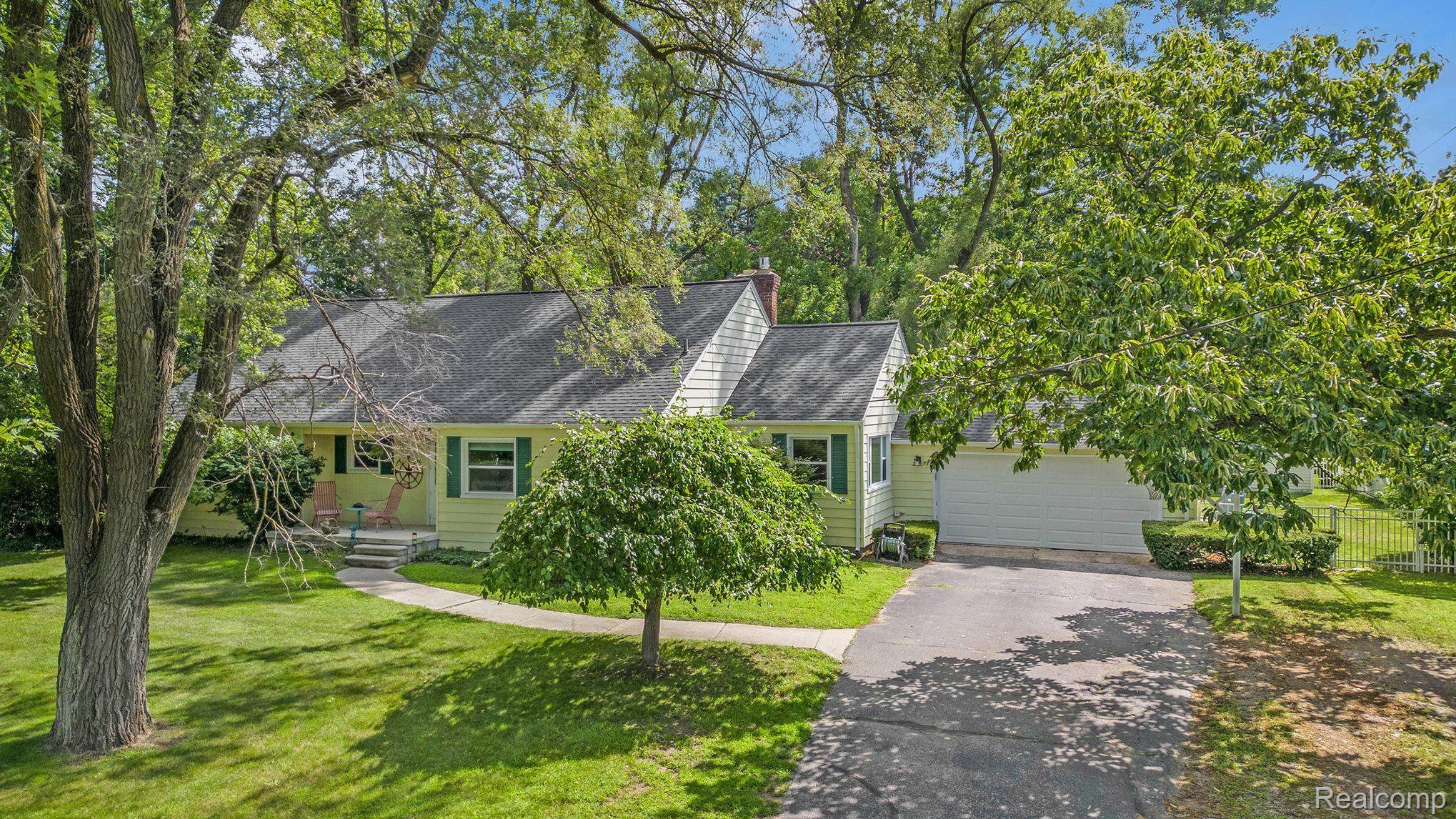 305 Oaklane DR
