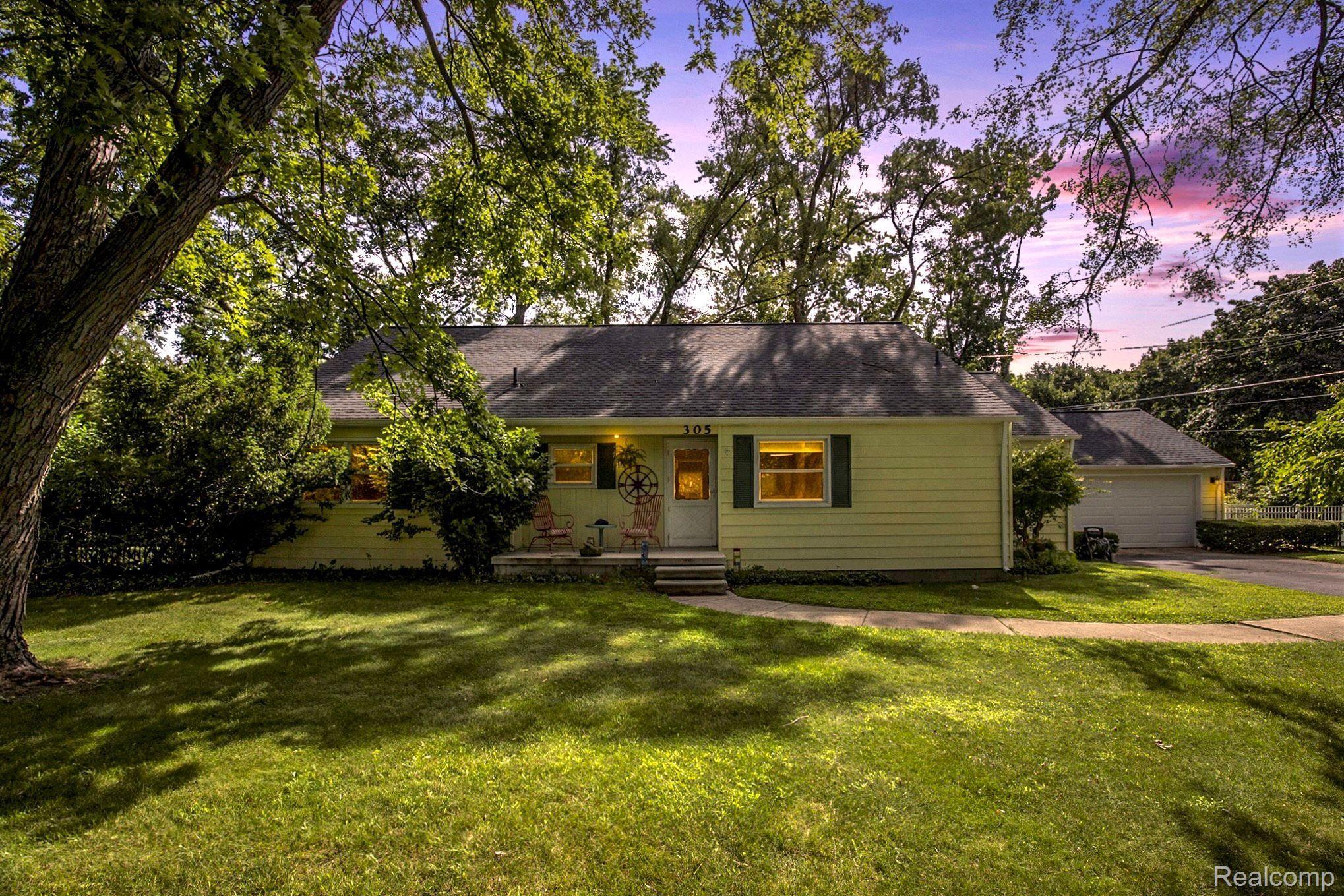 305 Oaklane DR
