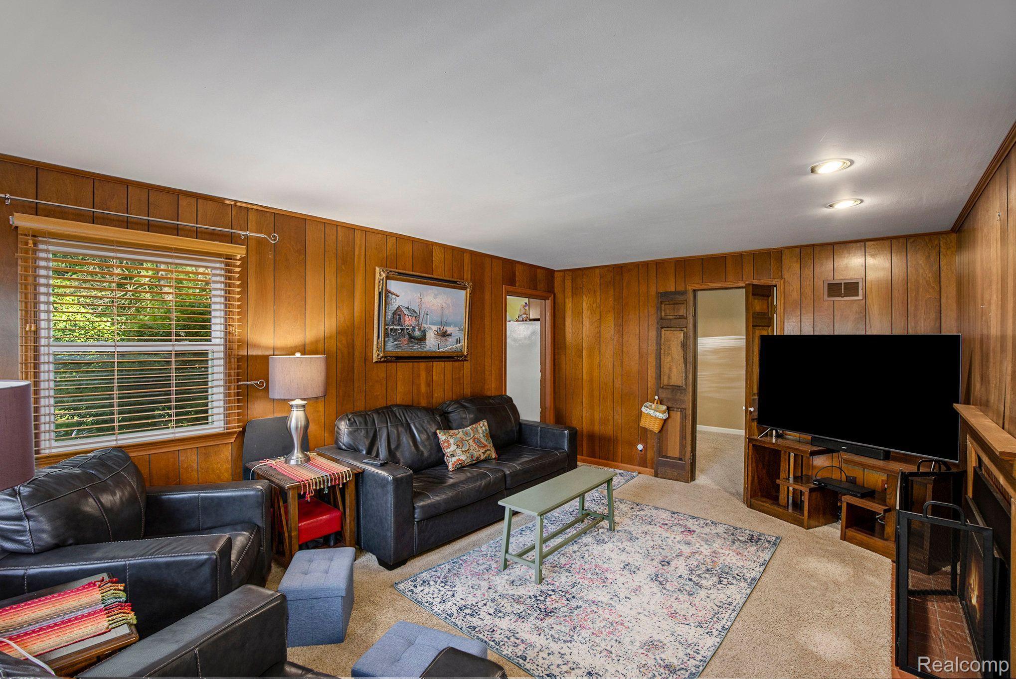 305 Oaklane DR