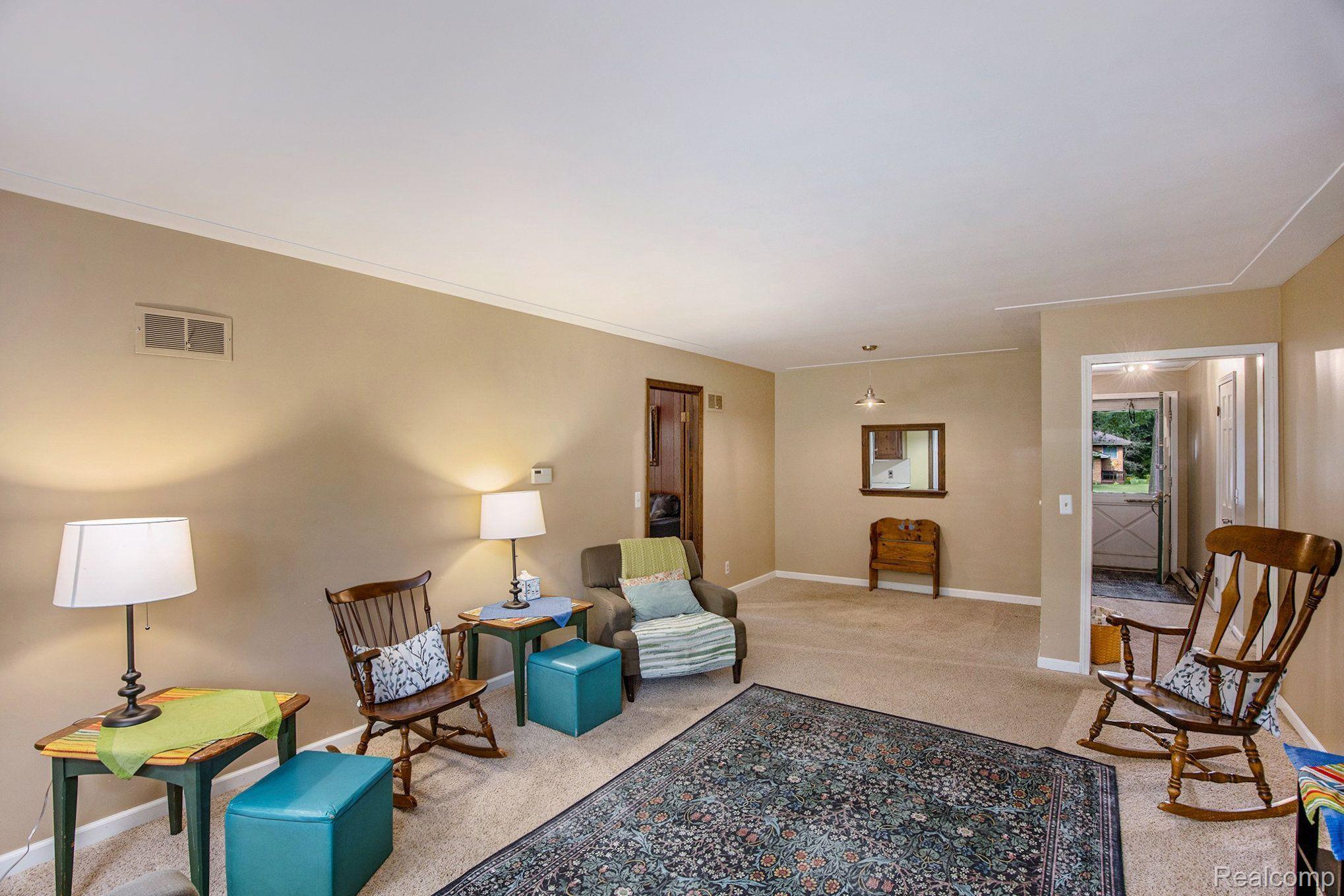 305 Oaklane DR
