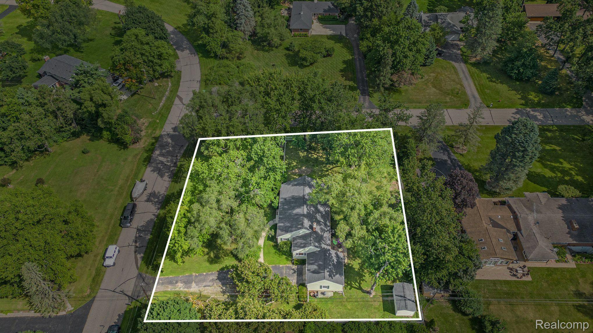 305 Oaklane DR