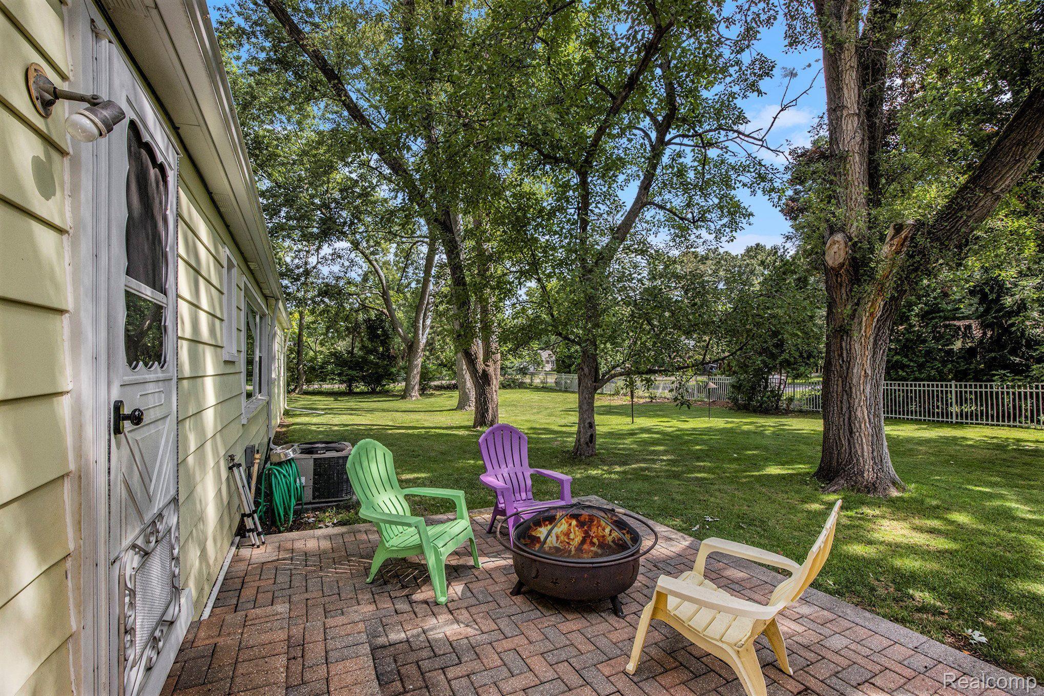 305 Oaklane DR