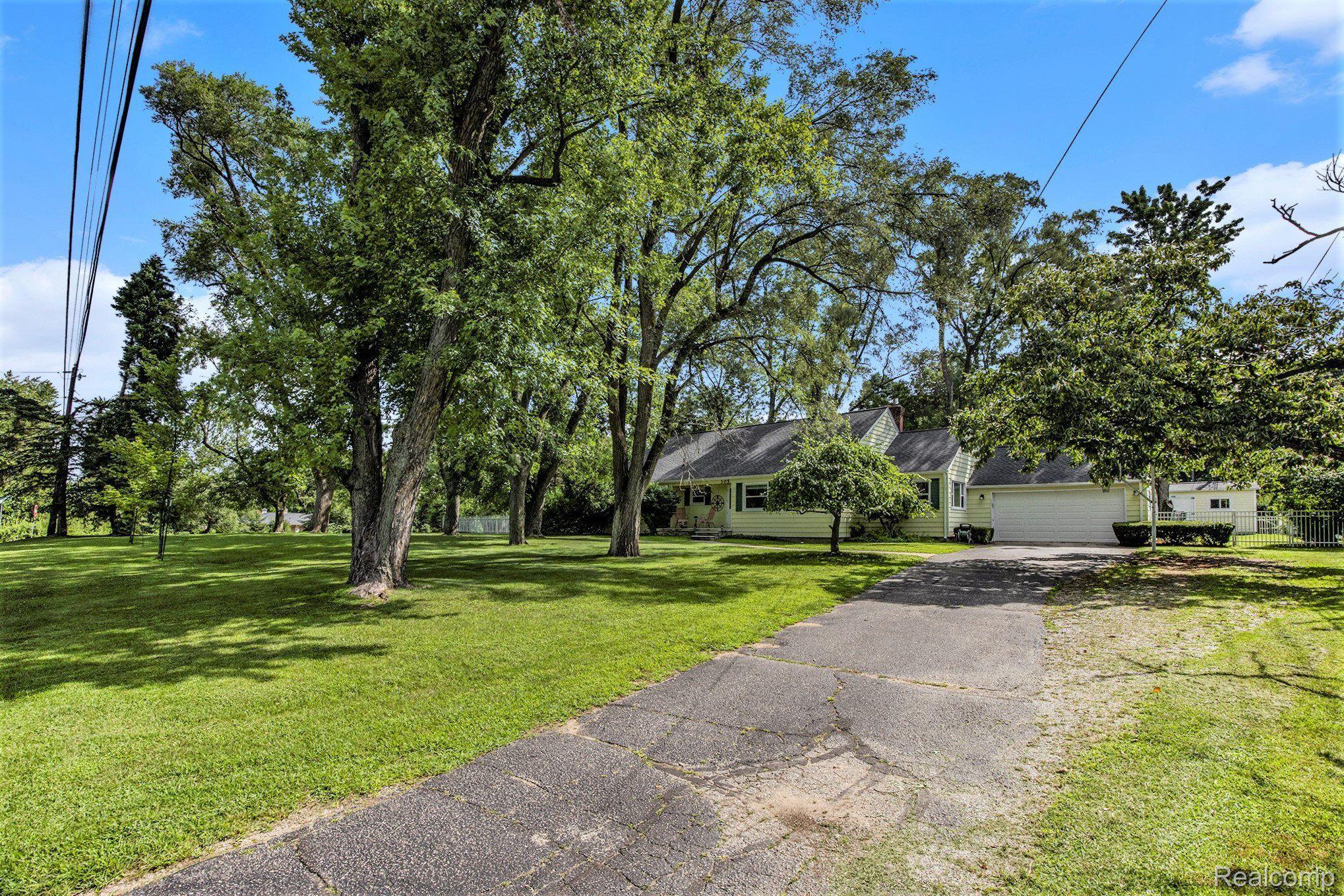 305 Oaklane DR