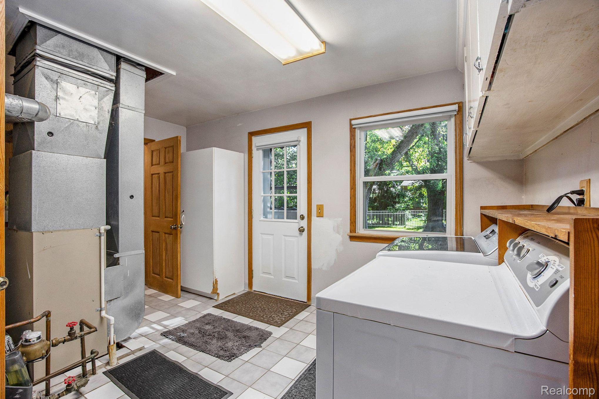 305 Oaklane DR