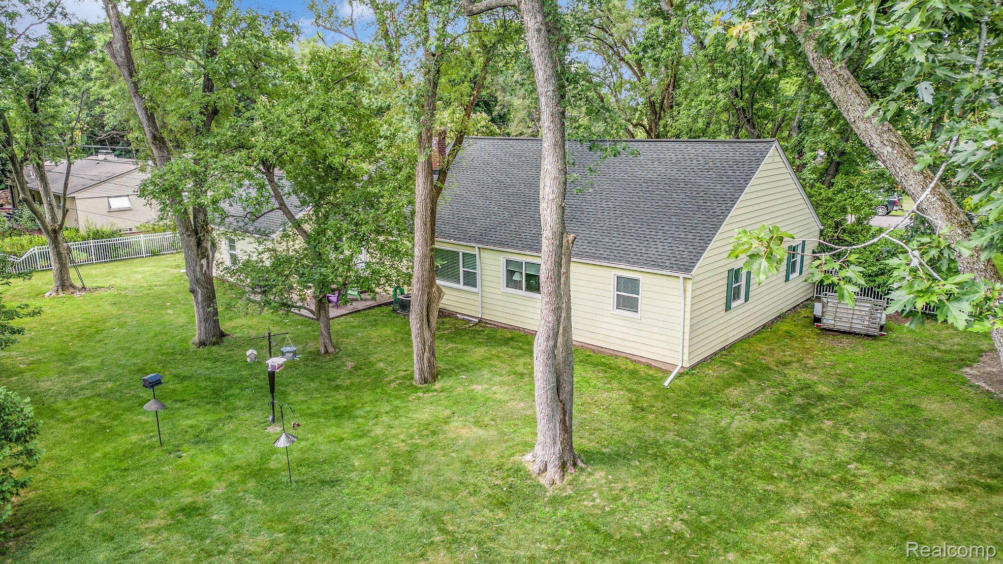 305 Oaklane DR