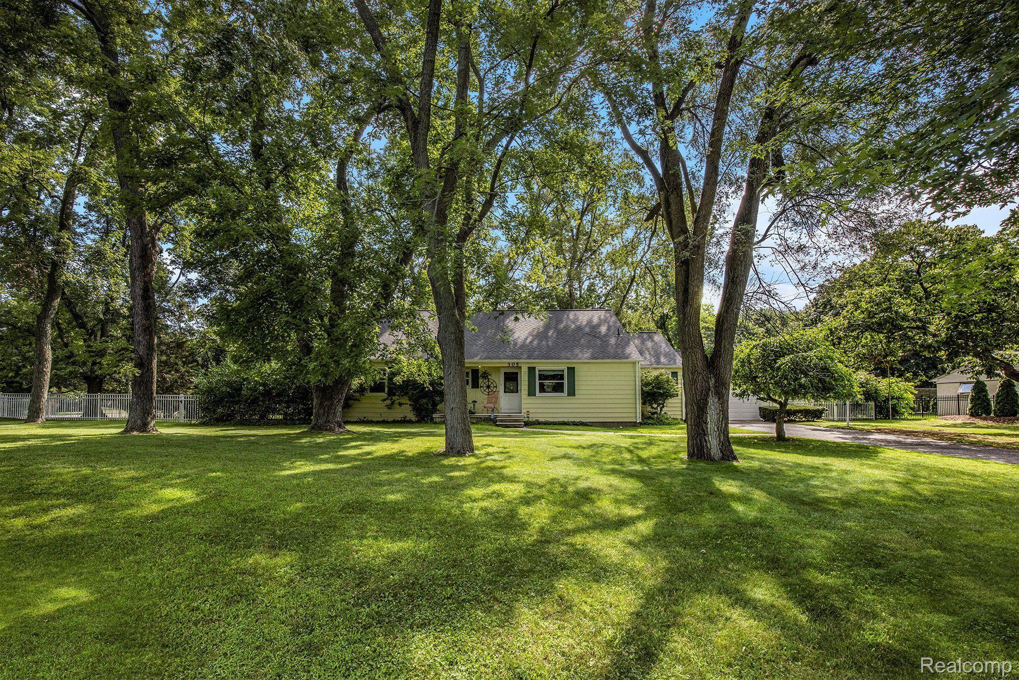 305 Oaklane DR