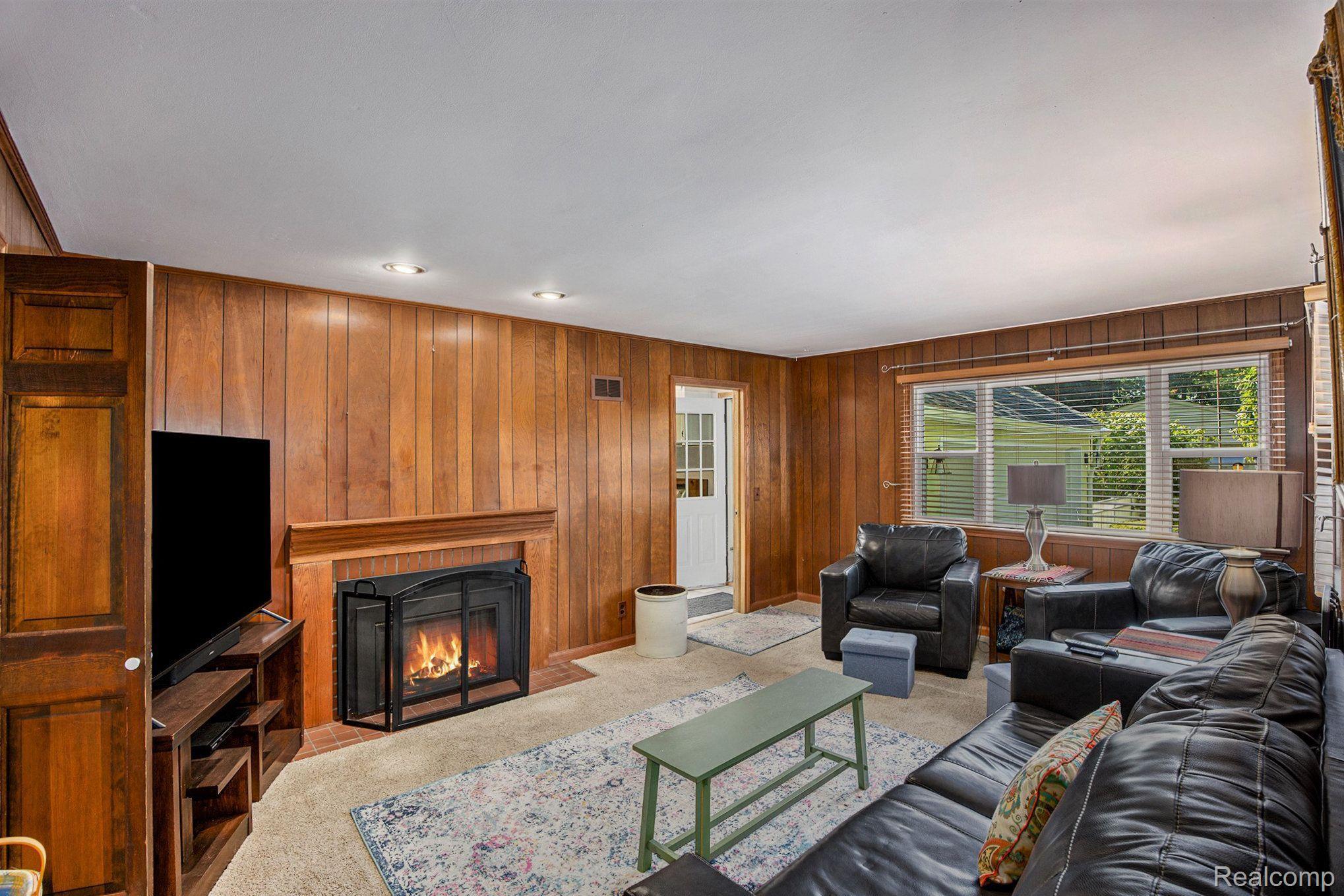 305 Oaklane DR