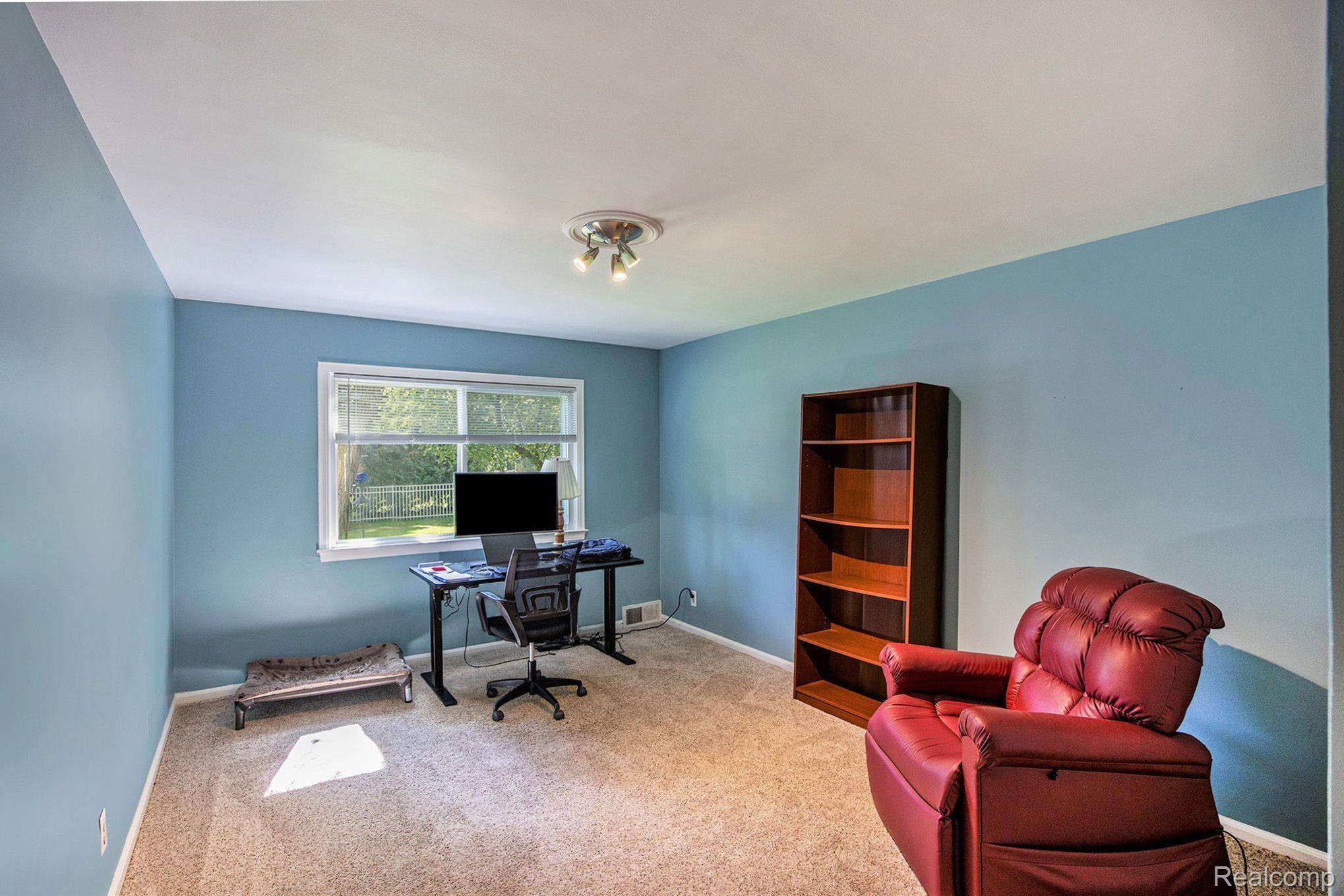 305 Oaklane DR