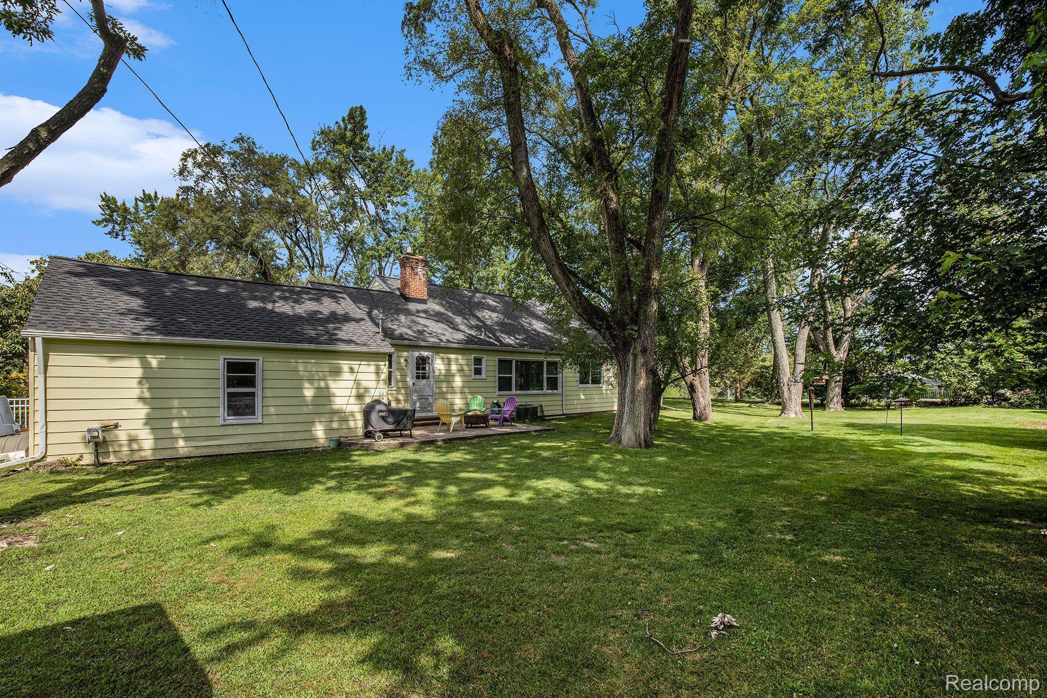 305 Oaklane DR