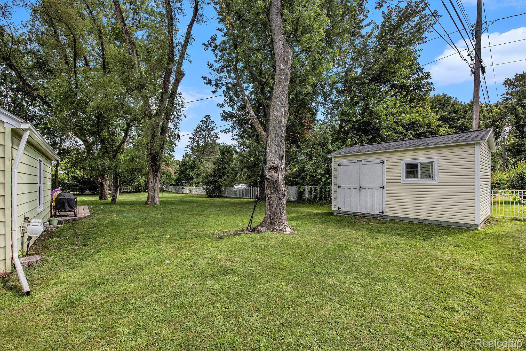 305 Oaklane DR