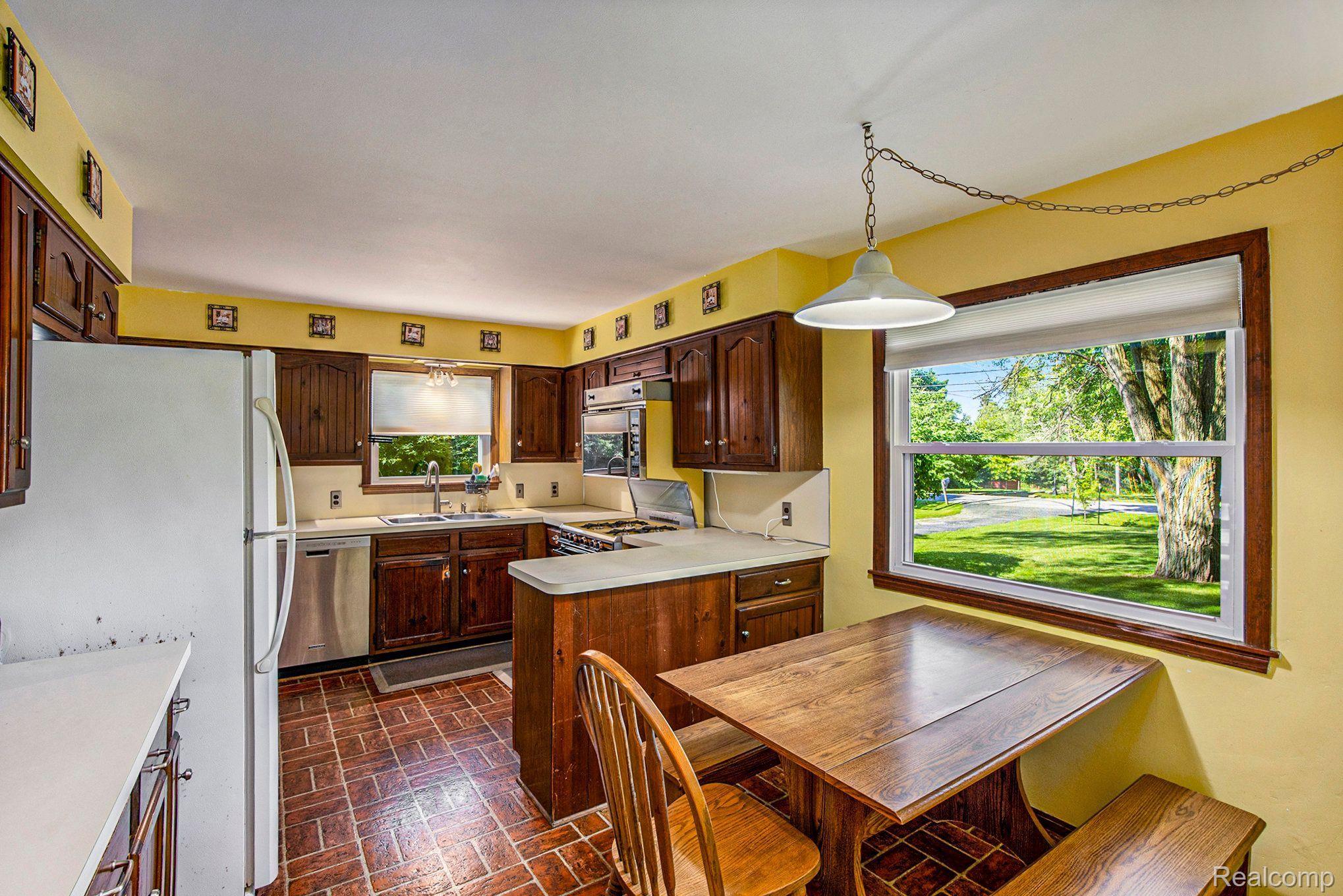305 Oaklane DR
