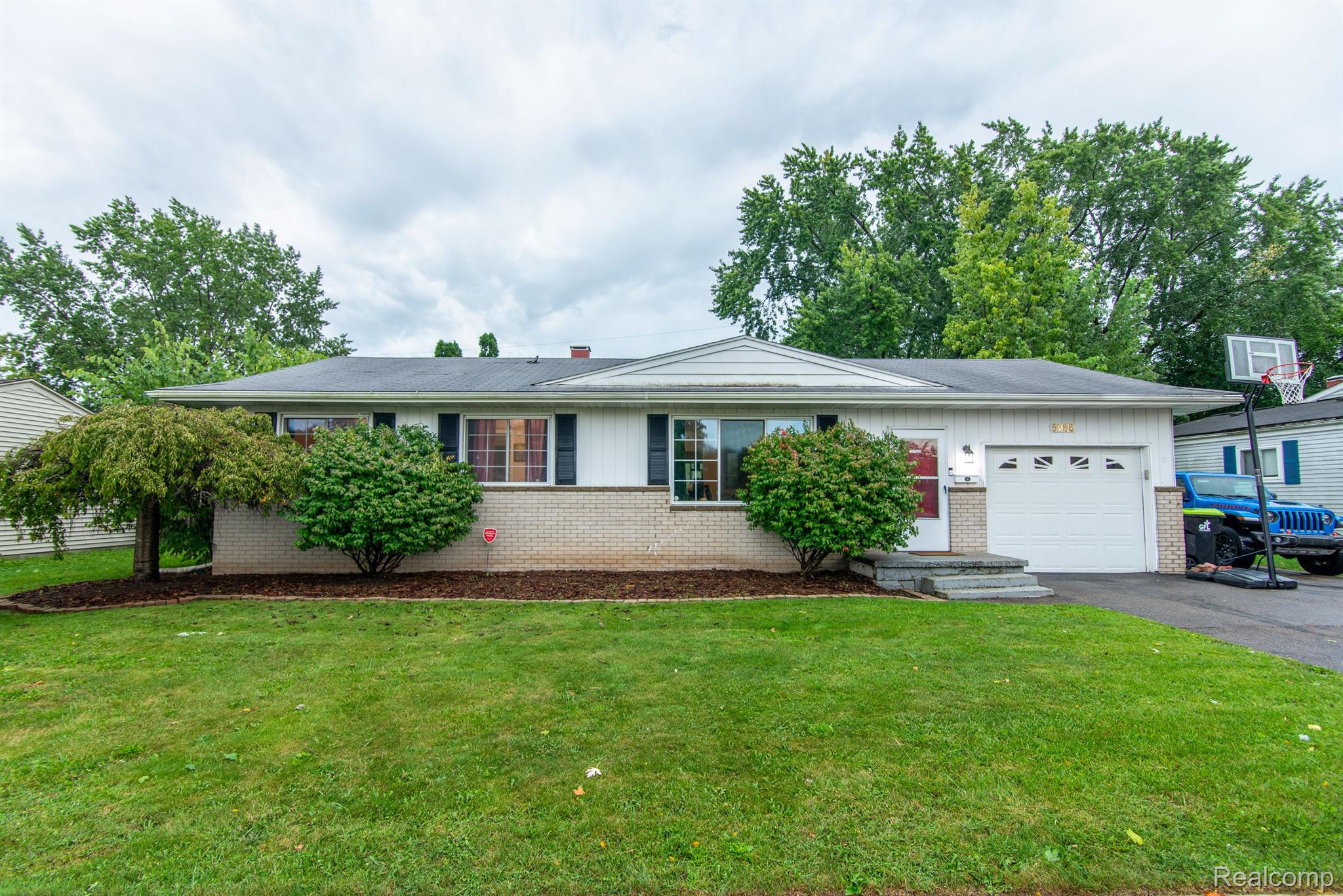 5255 OAKVIEW DR