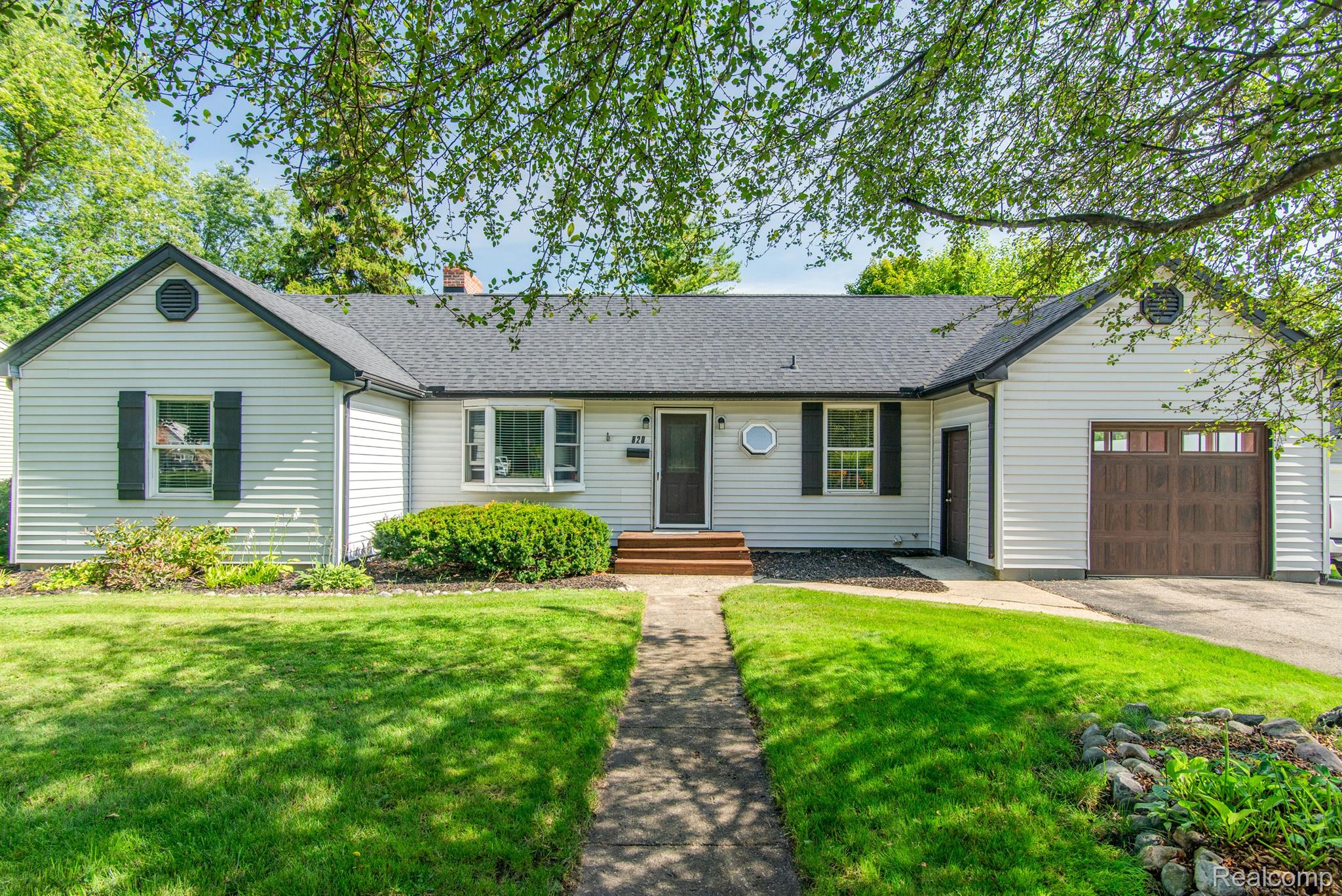 820 W SILVER LAKE Road
