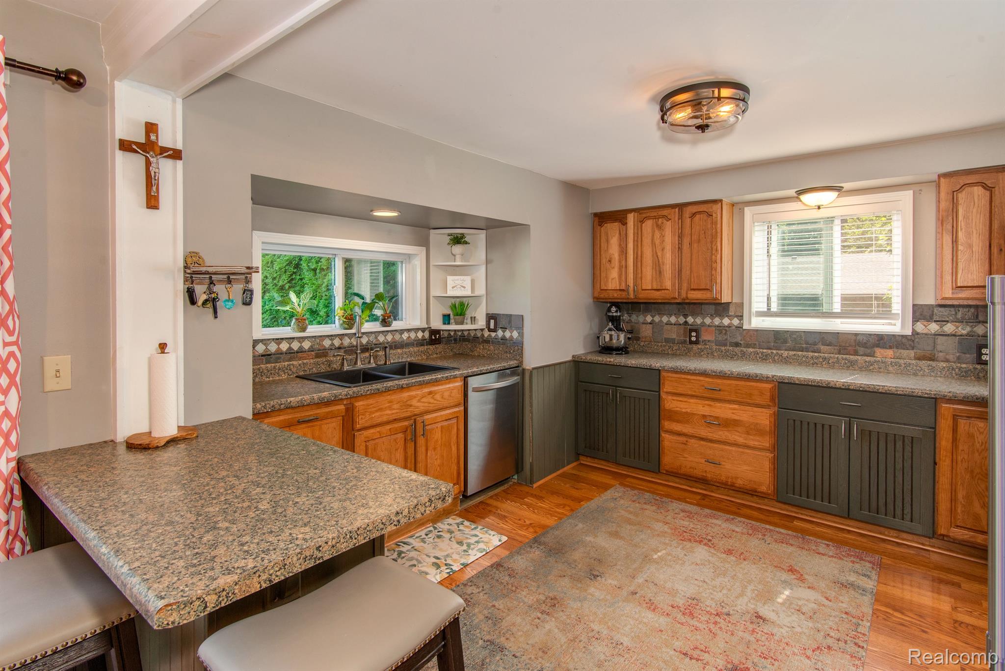 820 W SILVER LAKE Road